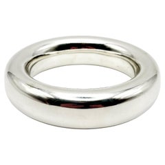 Tiffany 
Co. Elsa Peretti Bangle a forma di ciambella in argento, anni 
90 ca.