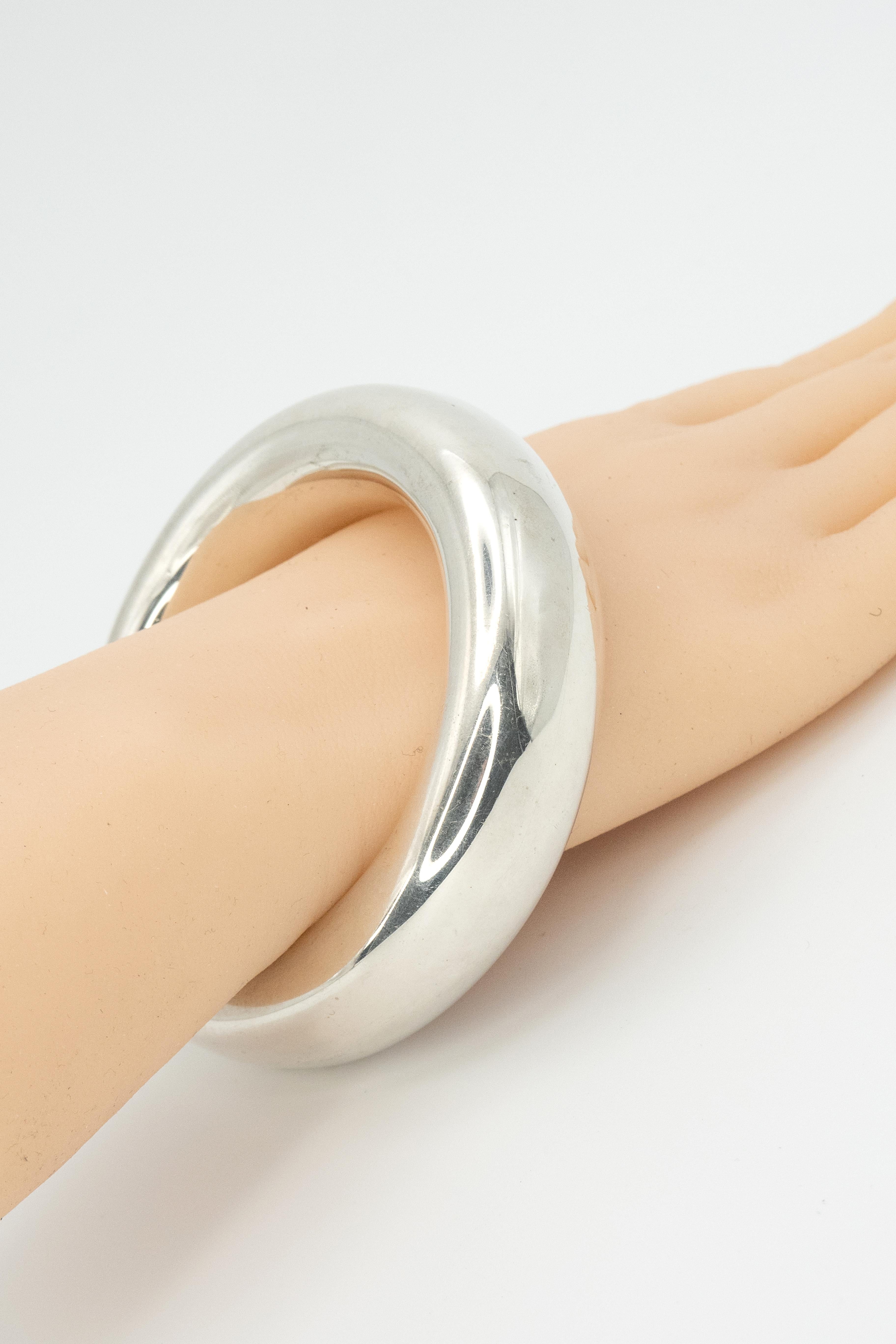 Tiffany & Co Elsa Peretti Sterling Doughnut Bangle en Bueno estado para la venta en New York, NY