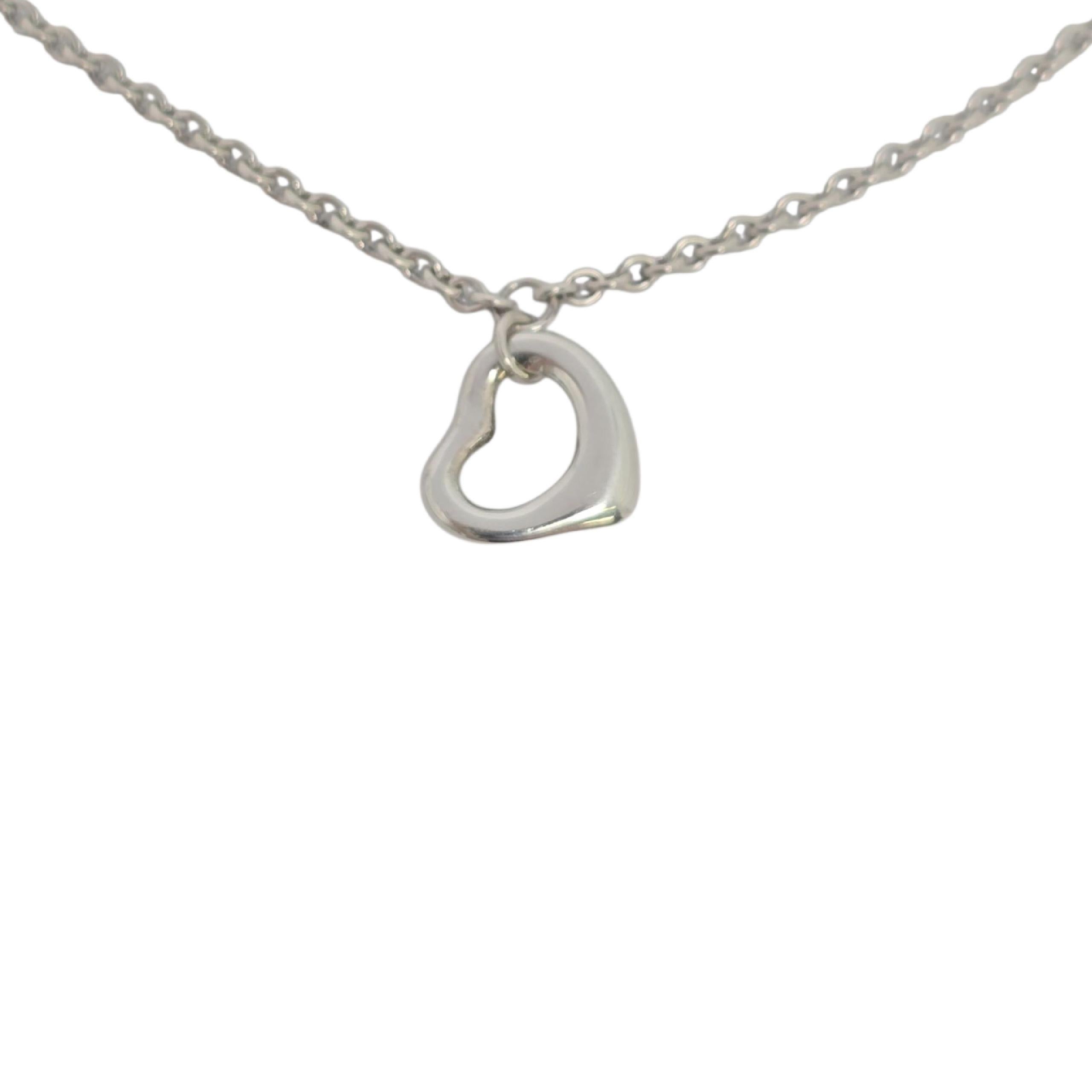 Tiffany & Co. Elsa Peretti for Tiffany & Co. in argento sterling 11mm Bracciale a cuore aperto #22549 In condizioni buone in vendita a Washington Depot, CT