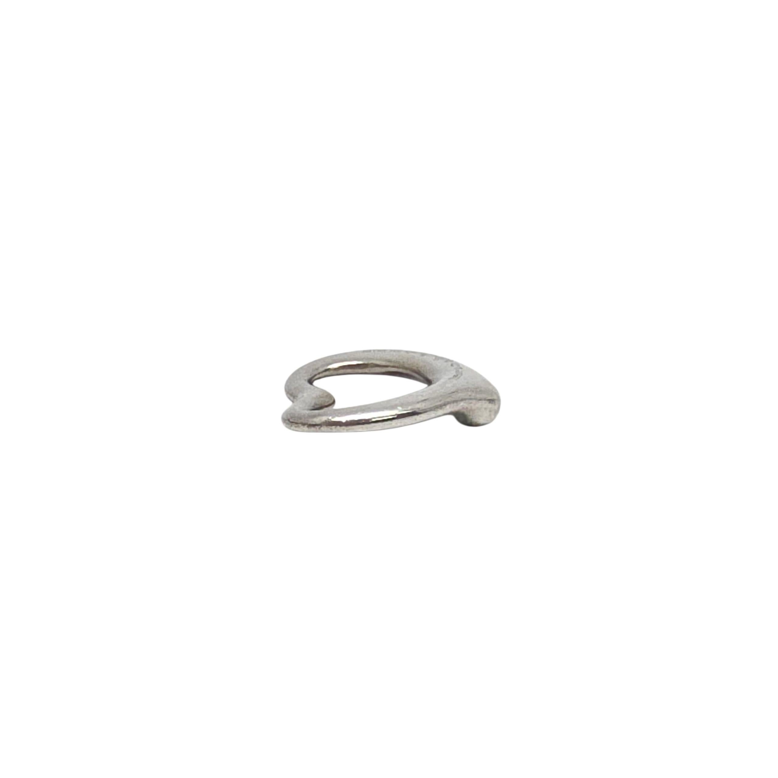 Elsa Peretti for Tiffany & Co. Ciondolo a cuore aperto in argento da 27 mm #22456 In condizioni buone in vendita a Washington Depot, CT