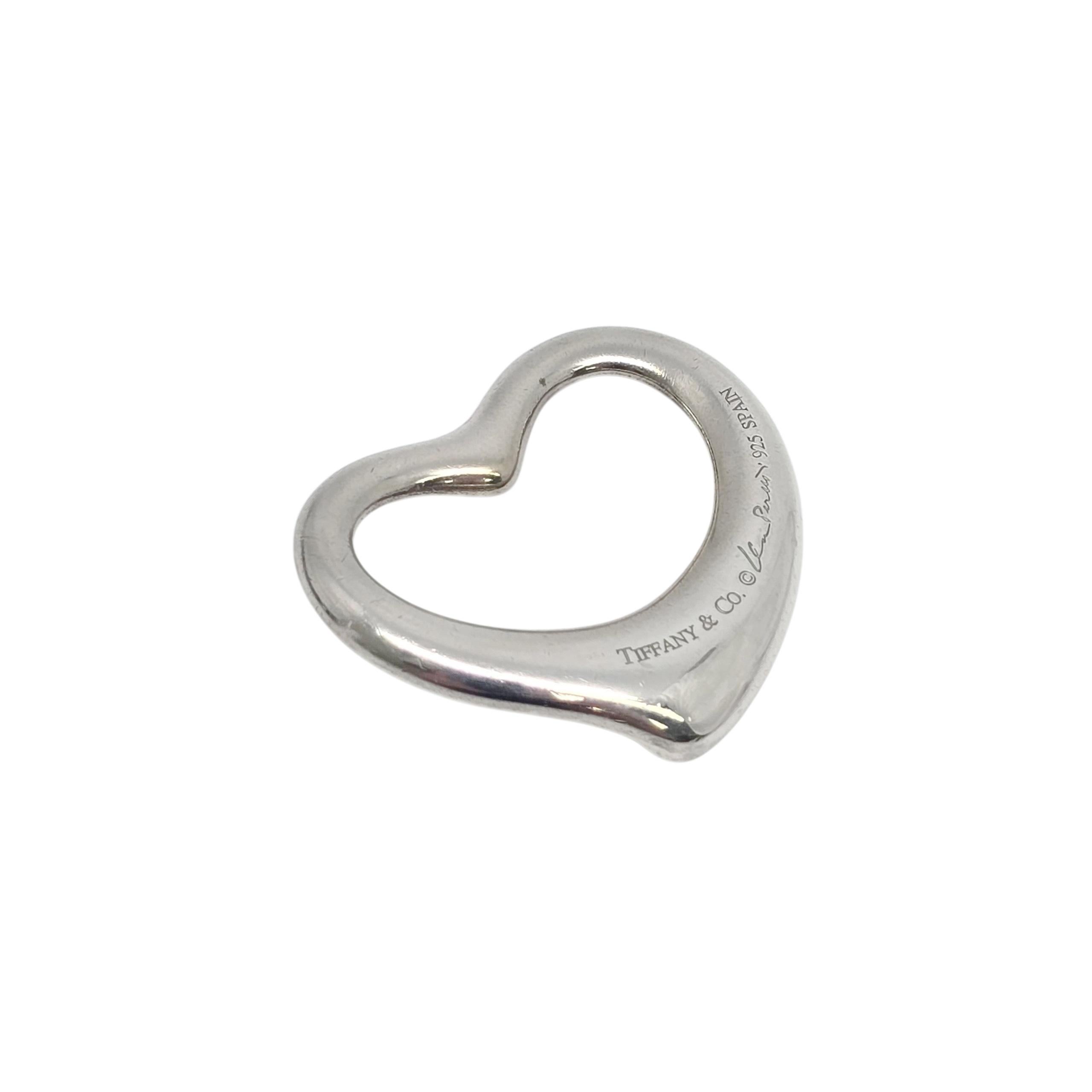 Donna Elsa Peretti for Tiffany & Co. Ciondolo a cuore aperto in argento da 27 mm #22456 in vendita