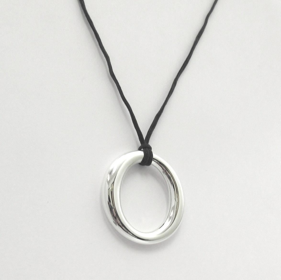TIFFANY & Co. Elsa Peretti - Collana con ciondolo Sevillana da 35 mm in argento sterling In condizioni ottime in vendita a Los Angeles, CA