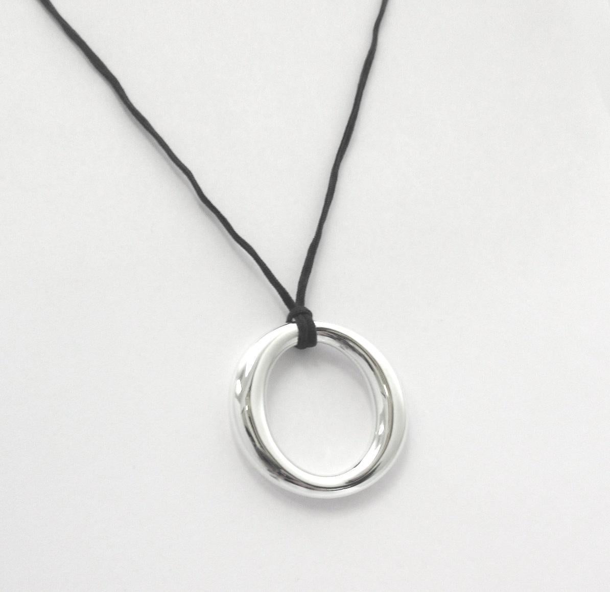 Donna TIFFANY & Co. Elsa Peretti - Collana con ciondolo Sevillana da 35 mm in argento sterling in vendita