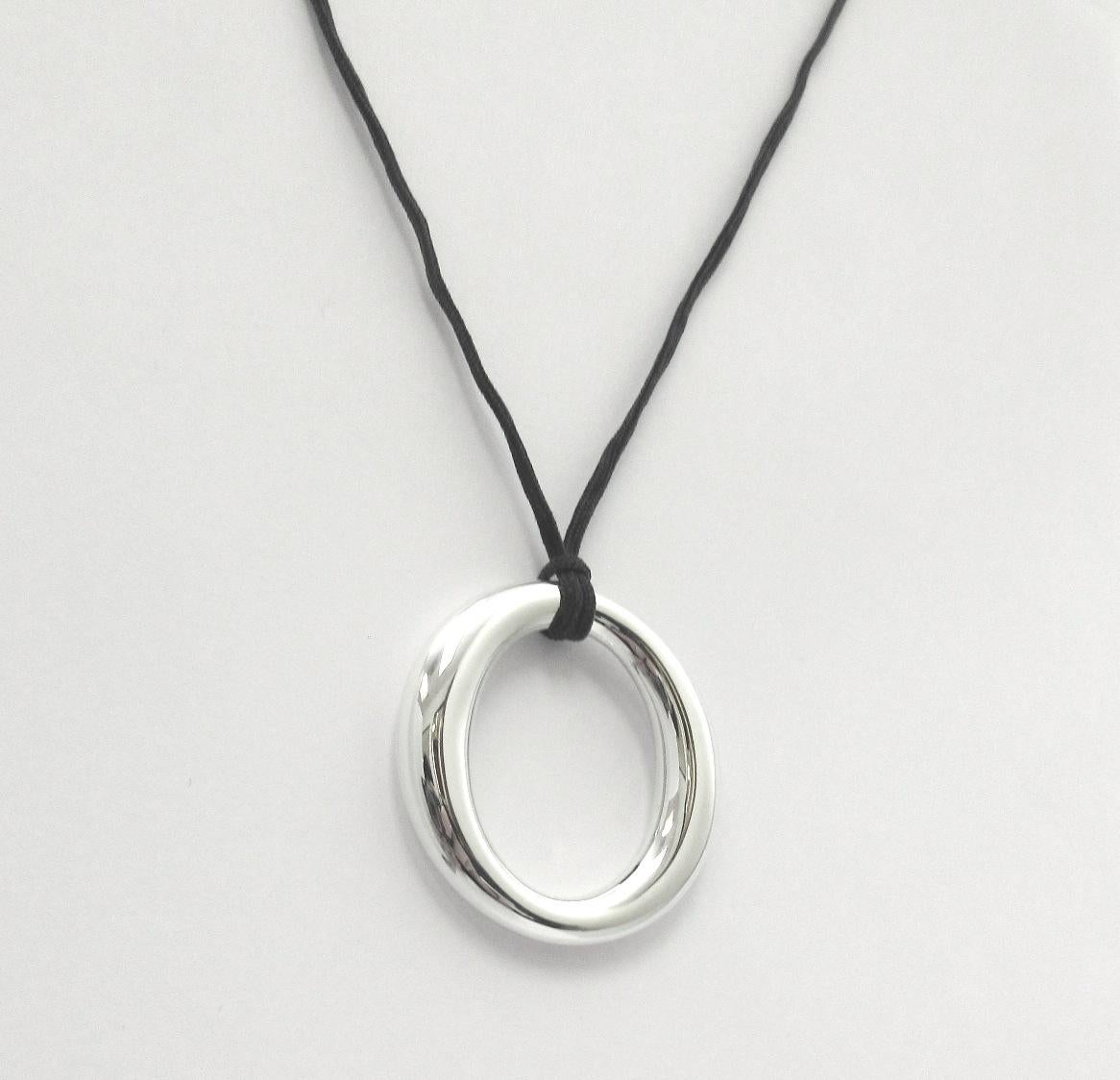 TIFFANY & Co. Elsa Peretti - Collana con ciondolo Sevillana da 35 mm in argento sterling in vendita 1