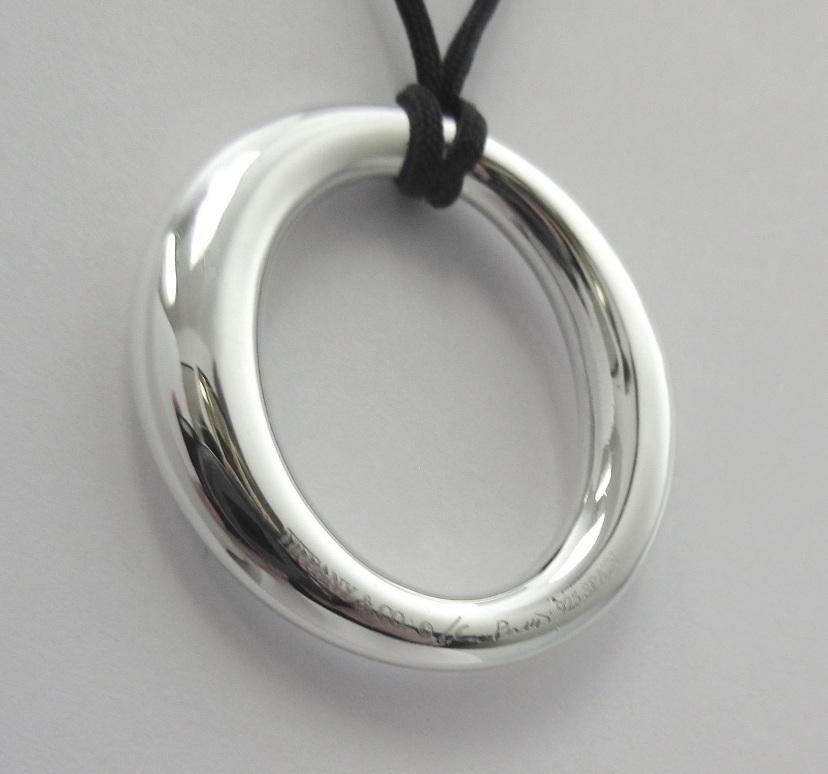 TIFFANY & Co. Elsa Peretti - Collana con ciondolo Sevillana da 35 mm in argento sterling in vendita 4