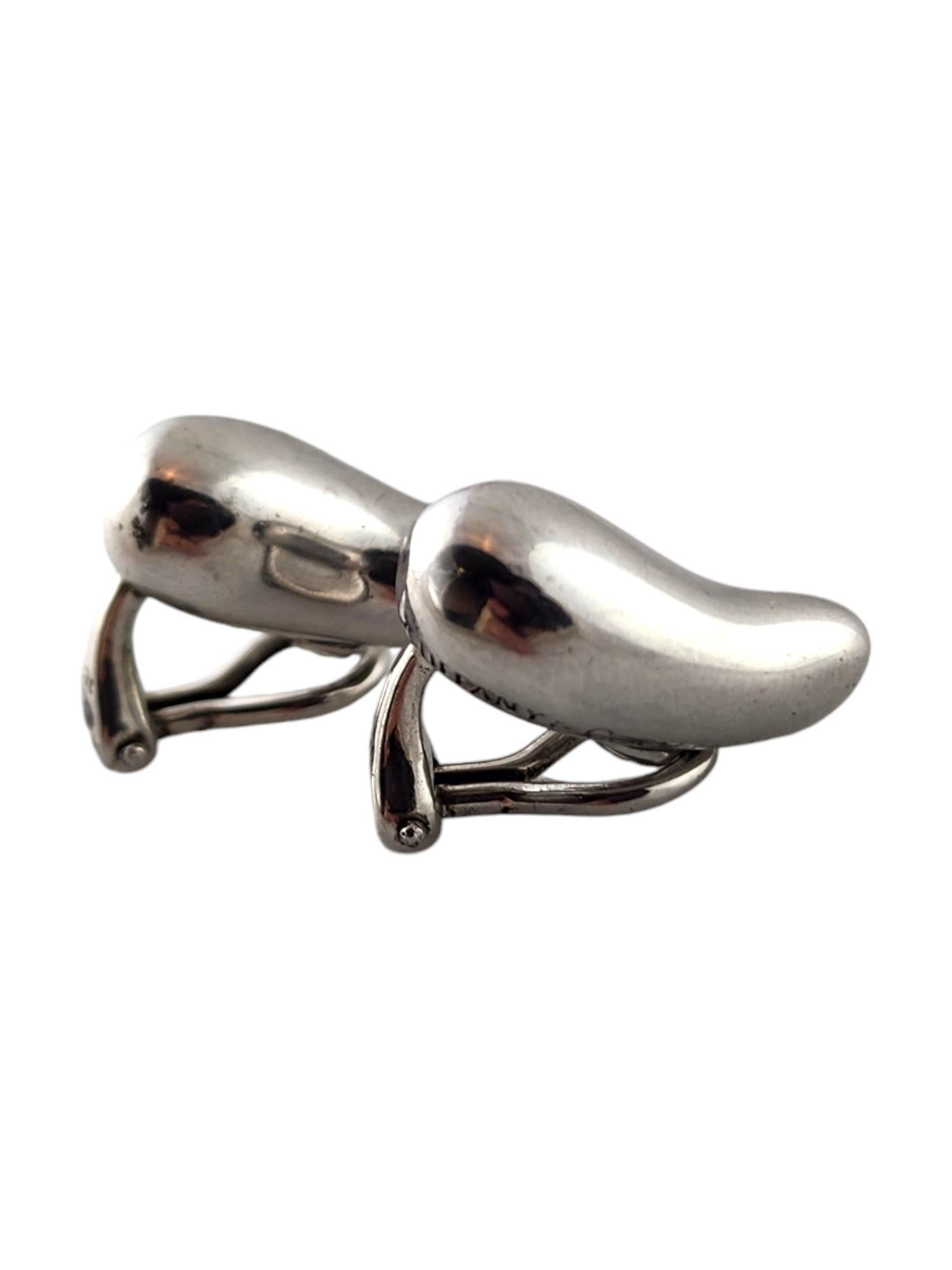 Tiffany & Co Elsa Peretti Sterling Silver Bean Clip-On Earrings

This beautiful set of bean clip-on earrings by amazing designer Tiffany & Co. were crafted from sterling silver for a gorgeous finish!

Size: 18.35mm X 9.43mm X 7.7mm

Weight: 7.48 g/