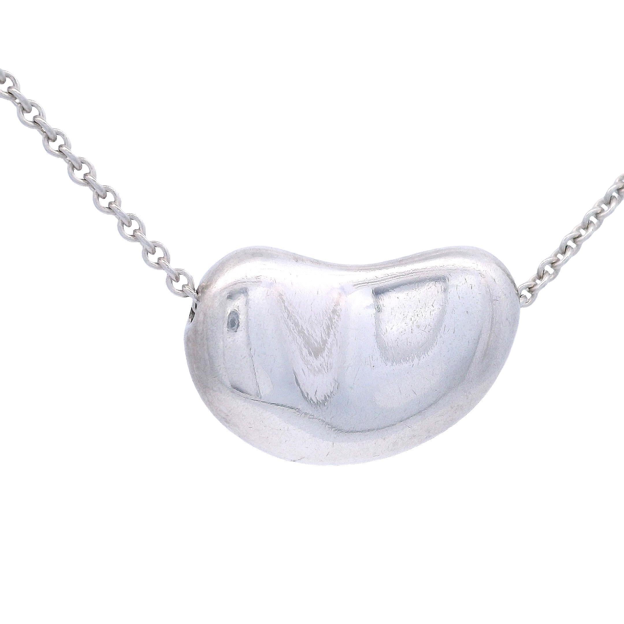 Tiffany & Co. Collier de haricots en argent Elsa Peretti Bon état - En vente à Aventura, FL