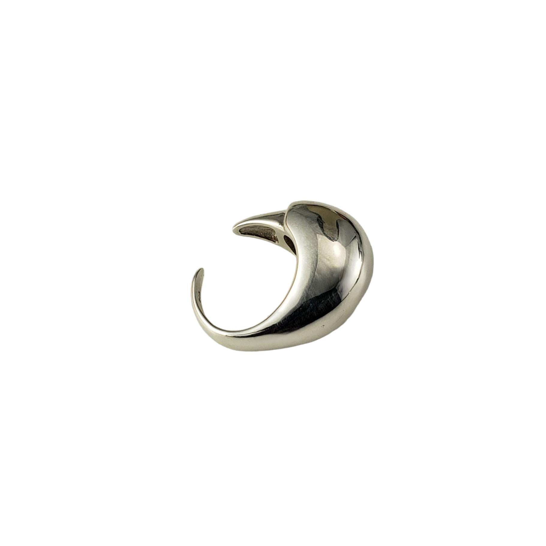 Tiffany & Co. Elsa Peretti Sterling Silver Bird Ring Size 5

This elegant bird ring by Elsa Peretti for Tiffany & Co. is crafted in beautifully detailed sterling silver. 

Width: 12 mm.  Height: 10 mm. 

Ring Size: 5

Hallmark: TIFFANY & CO. PERETTI