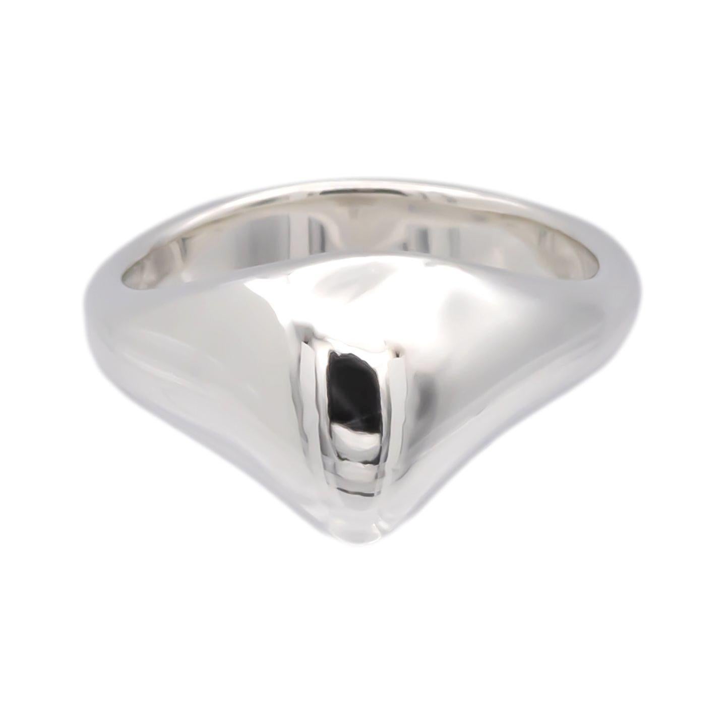 This Vintage Tiffany & Co. Cat Island Ring, designed by Elsa Peretti, is crafted from sterling silver and features a sleek, organic shape inspired by the gentle curves of nature. With a top width of approximately 11mm, this ring has a bold yet