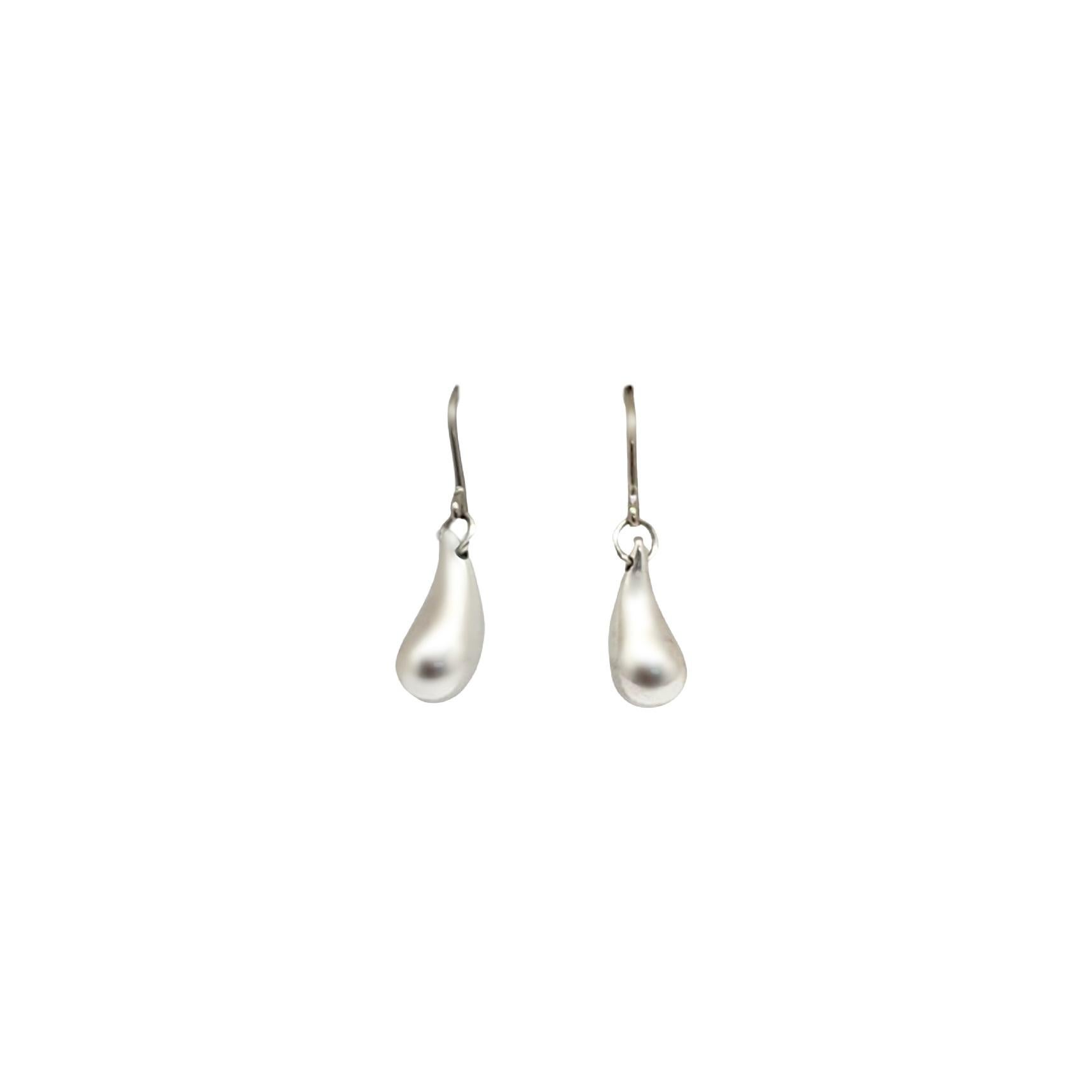 Tiffany & Co Elsa Peretti Sterling Silver Dangle Teardrop Earrings 'B' In Good Condition In Washington Depot, CT