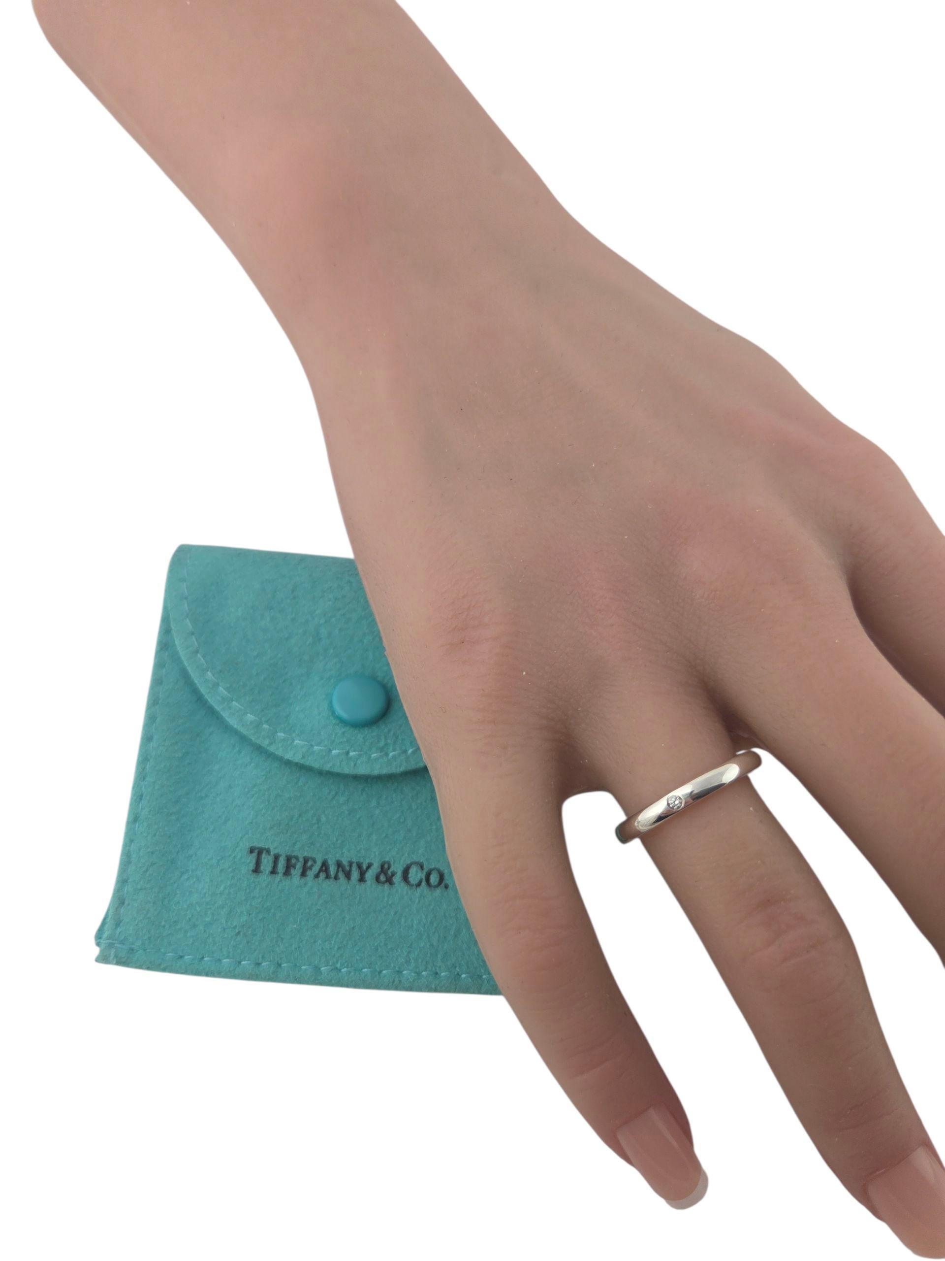 Contemporaneo Tiffany & Co. Anello impilabile con diamanti in argento 925 di Elsa Peretti con astuccio #23808 in vendita