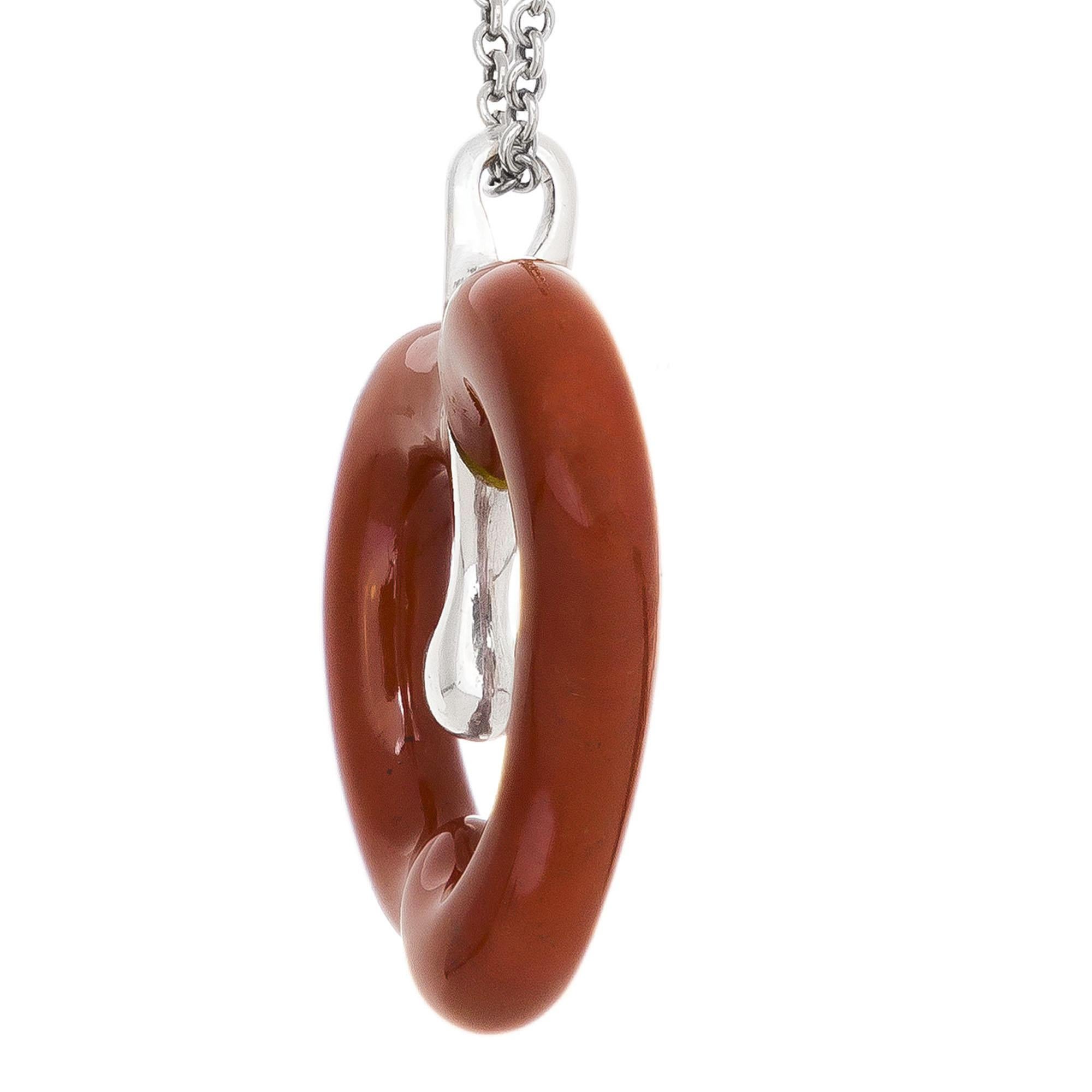 Elsa Peretti for Tiffany & Co. sterling silver jasper apple pendant necklace. Chain 28 inches long. 

1 jasper shaped brownish red apple
Sterling Silver
Stamped: Sterling 
Hallmark: Tiffany & Co 
9.0 grams
Top to bottom: 28.8mm or 1 1/8 Inch
Width: