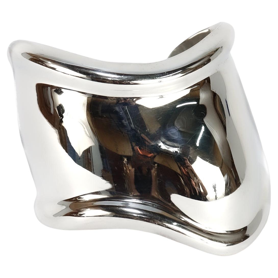 Elsa Peretti for Tiffany & Co. in argento sterling, bracciale in osso con la mano sinistra, 1978