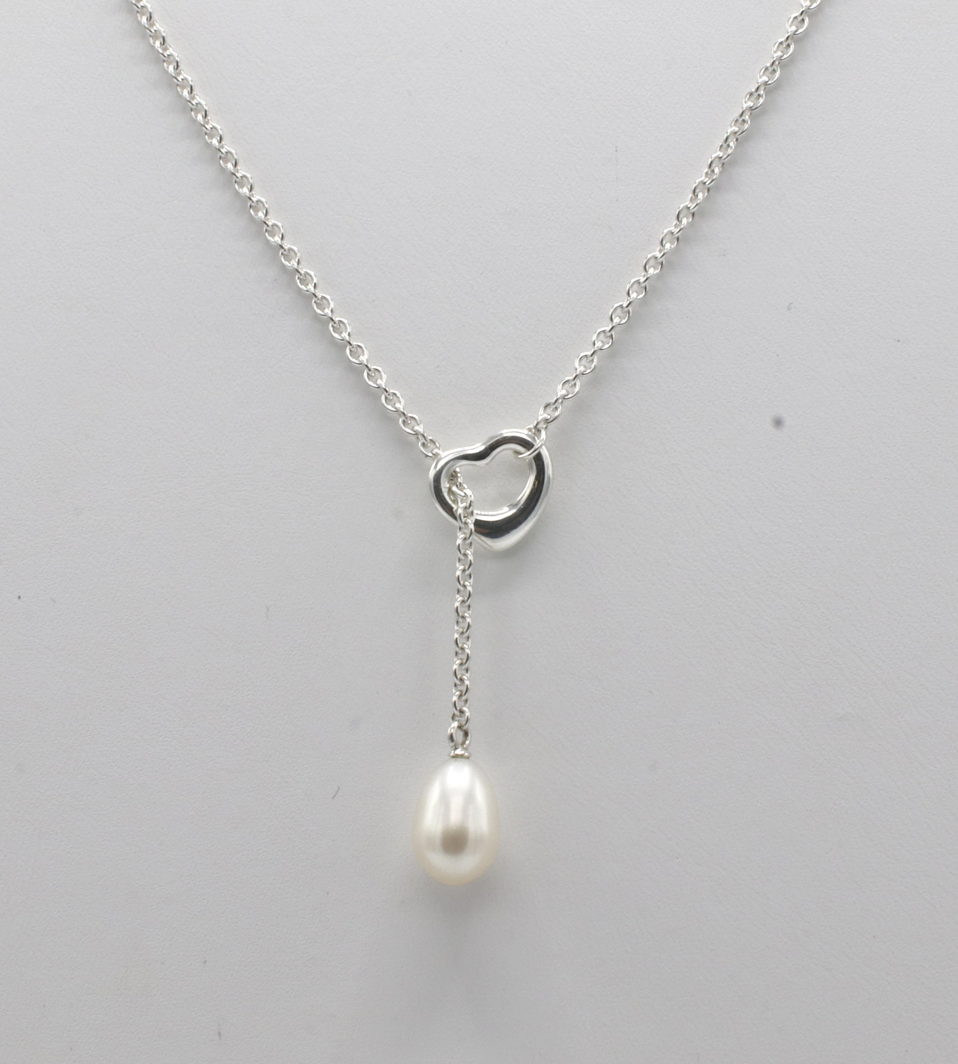 Moderne Tiffany & Co. Elsa Peretti Collier lariat en argent sterling avec perles en forme de cœur ouvert 