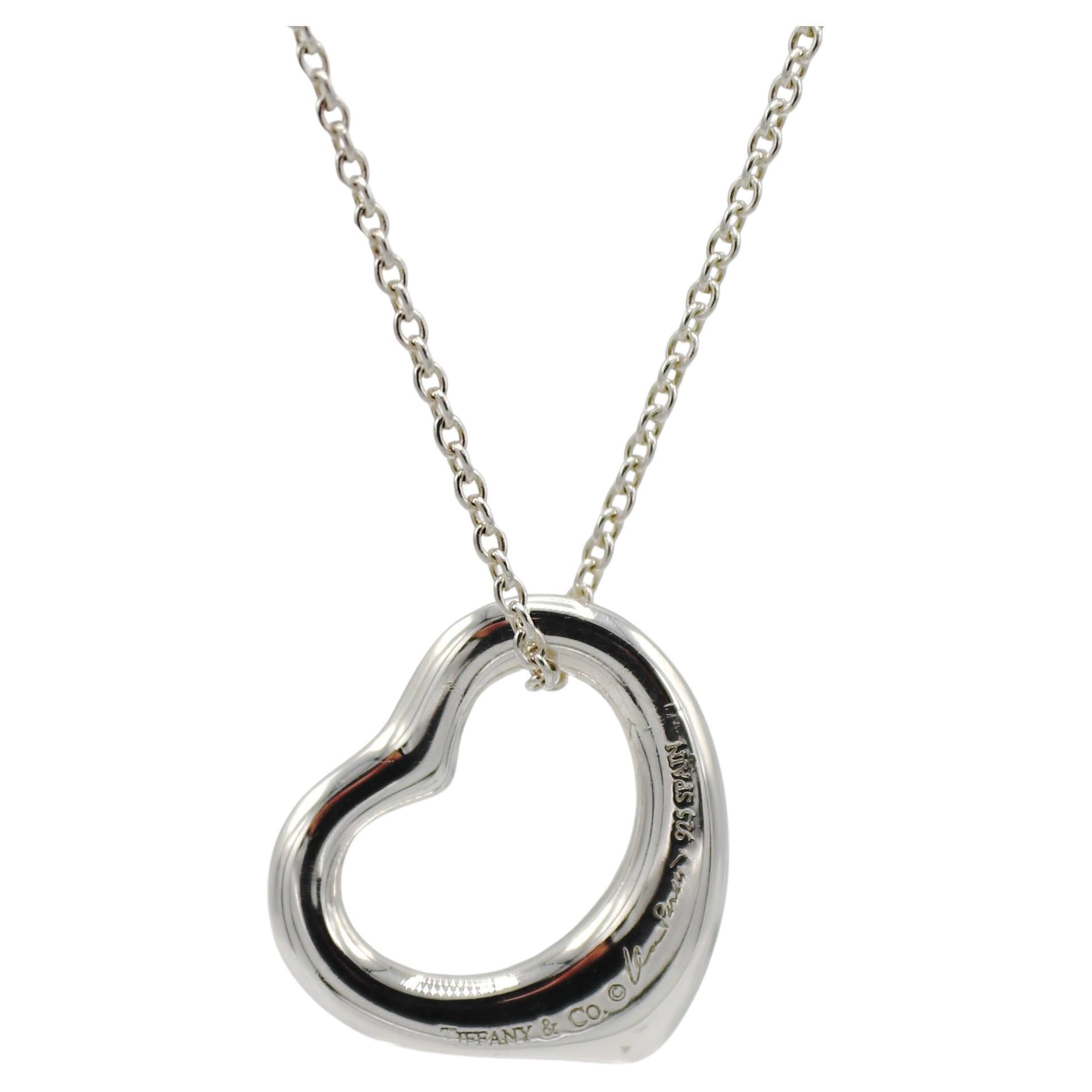 Tiffany & Co. Elsa Peretti Sterling Silver Open Heart Pendant Necklace 16MM
Metal: Sterling silver 925
Weight: 3.33 grams
Heart: 16mm
Chain: 16 inches
Signed: Tiffany & Co. © Elsa Peretti 925 SPAIN
AT F35000826
