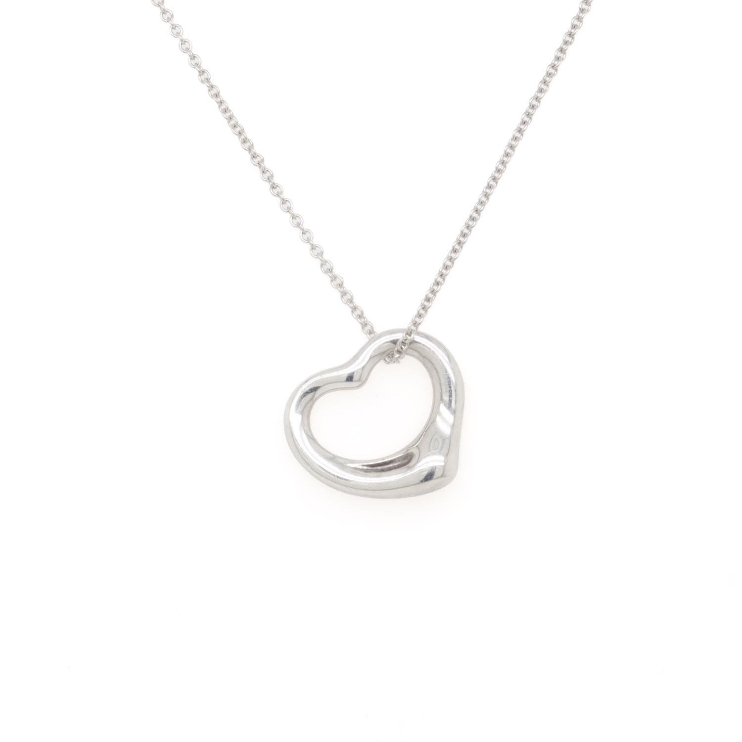 Donna Tiffany & Co. Collana con ciondolo a cuore aperto di Elsa Peretti in argento sterling in vendita