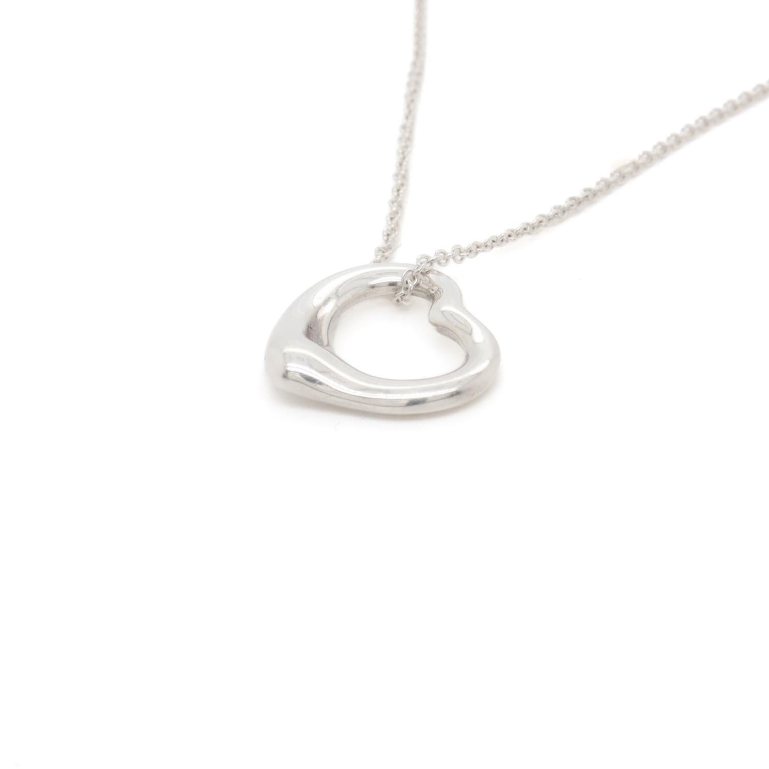 Tiffany & Co. Collana con ciondolo a cuore aperto di Elsa Peretti in argento sterling in vendita 2