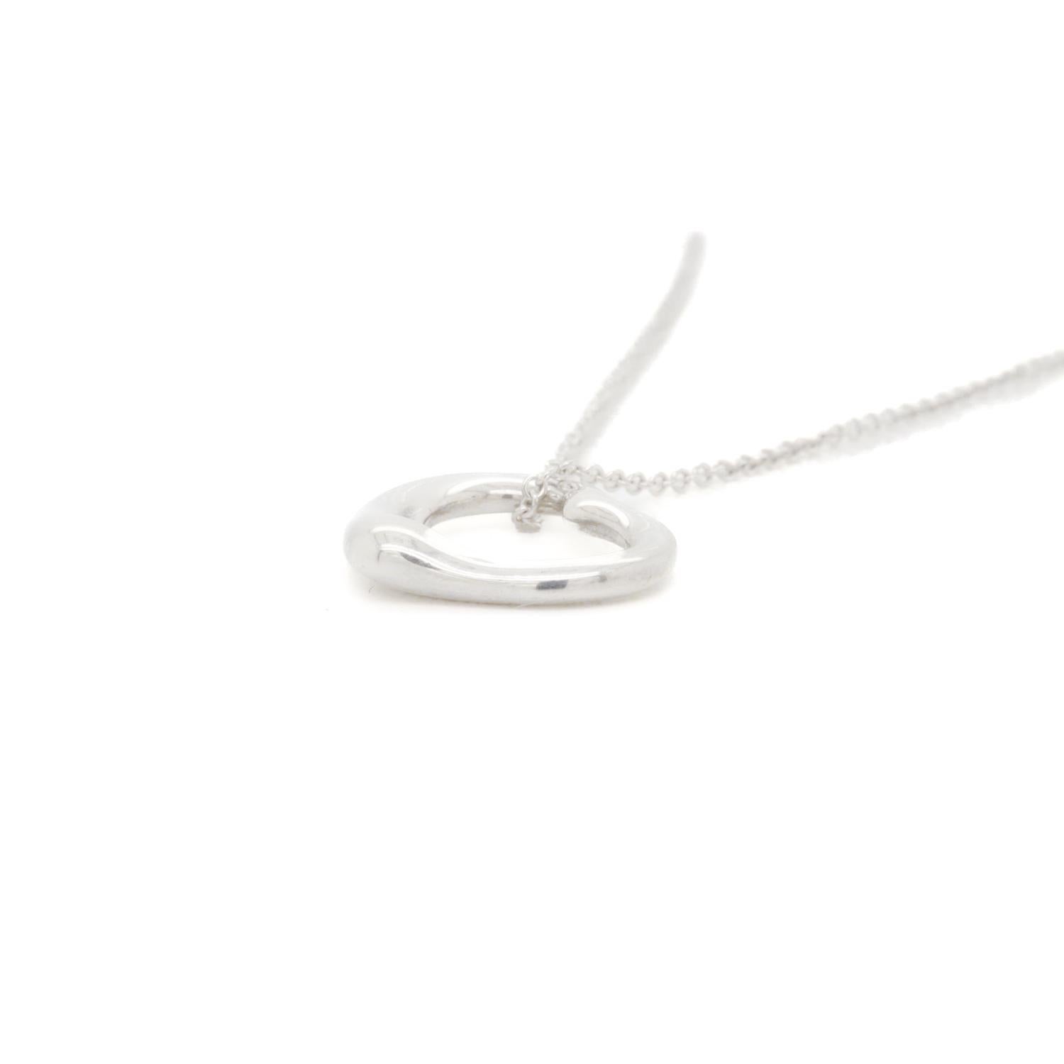 Tiffany & Co. Collana con ciondolo a cuore aperto di Elsa Peretti in argento sterling in vendita 3