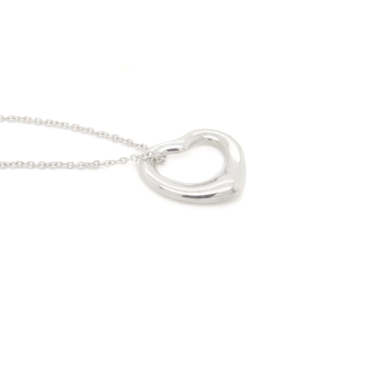 Tiffany & Co. Collana con ciondolo a cuore aperto di Elsa Peretti in argento sterling in vendita 4