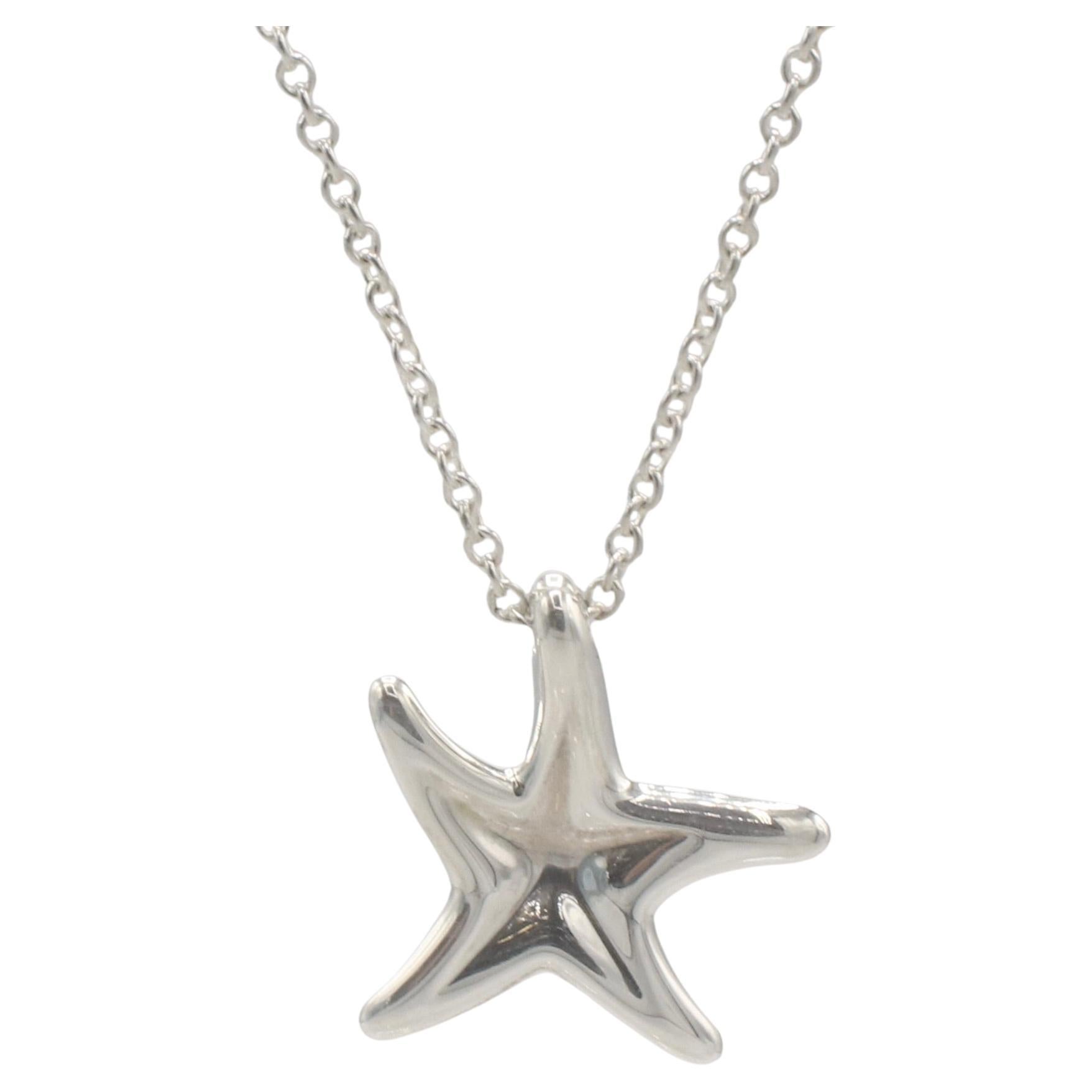 Tiffany & Co. Collier à pendentif étoile de mer Elsa Peretti en argent sterling 
Métal : Argent Stelring 925
Poids : 2.94 grammes
Chaîne : 16 pouces
Pendentif : 14mm
Signé : Tiffany & Co. PERETTI ESPAGNE 925
Prix de détail : 420 USD
ADS F35000822


