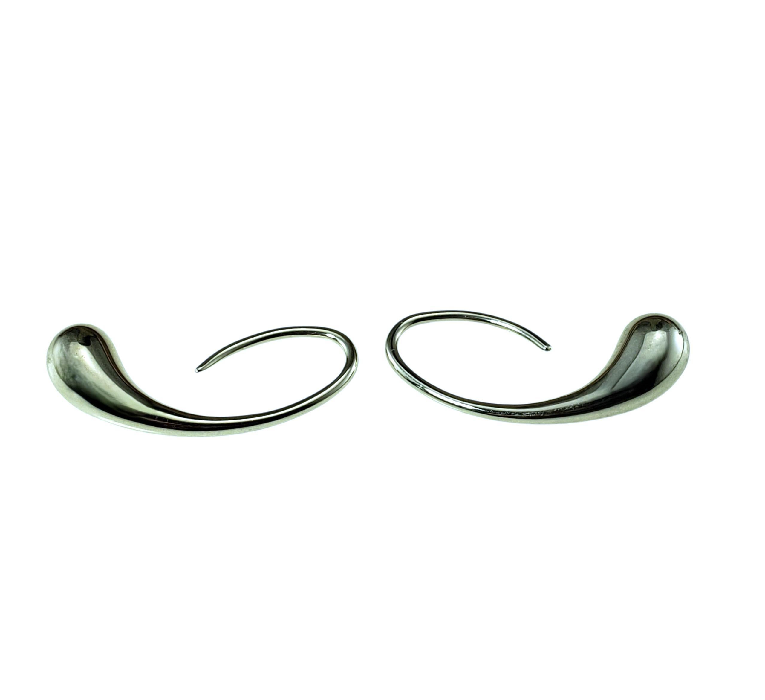 Tiffany & Co. Elsa Peretti Orecchini a goccia in argento 925 con scatola-

Questi orecchini di Elsa Peretti, immediatamente riconoscibili, sono caratterizzati dalle sue curve fluide e dall'eleganza minimalista. Un'icona Tiffany senza tempo che non