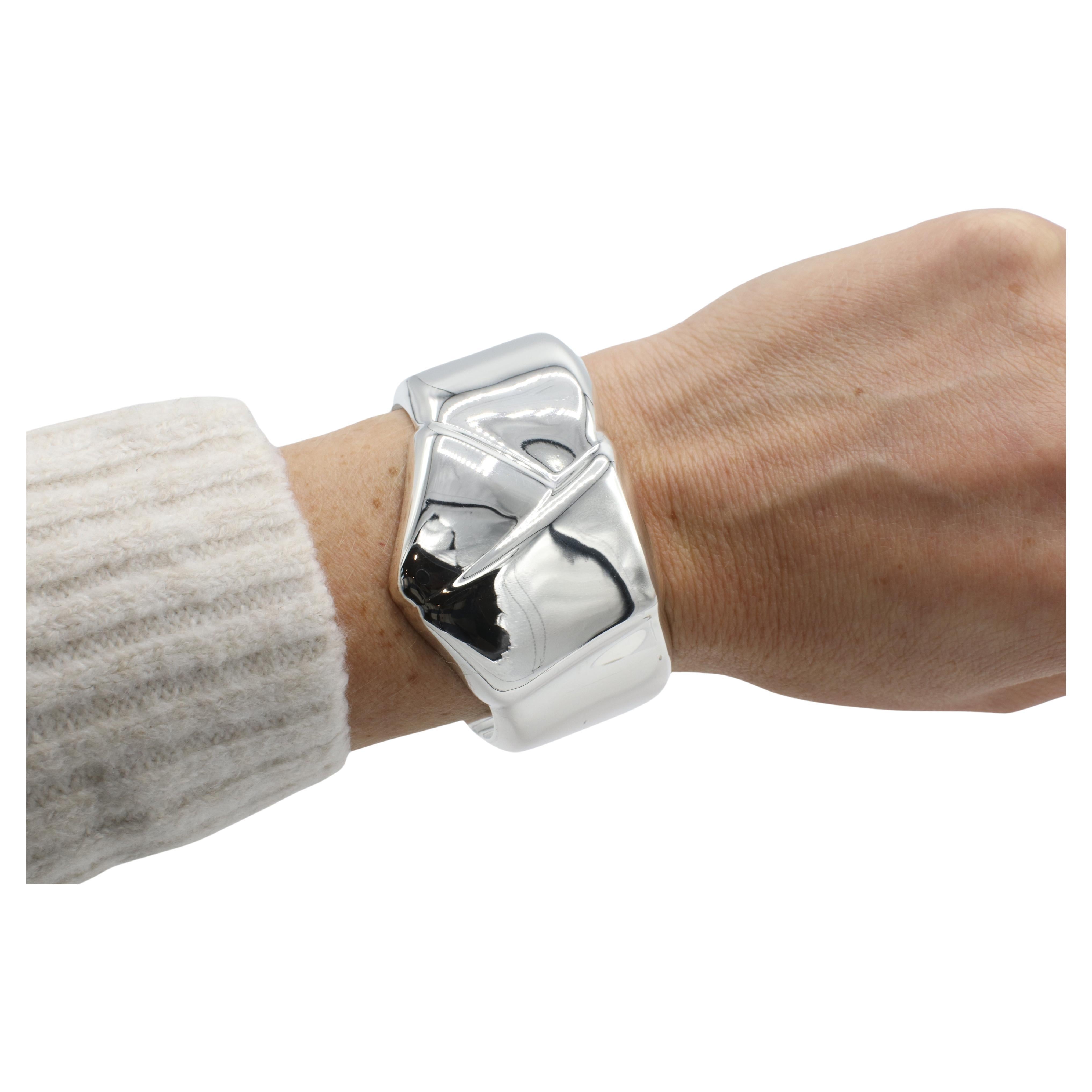Tiffany & Co. Elsa Peretti Sterling Silver Vintage 1978 Knot Cuff Bracelet In Excellent Condition In  Baltimore, MD