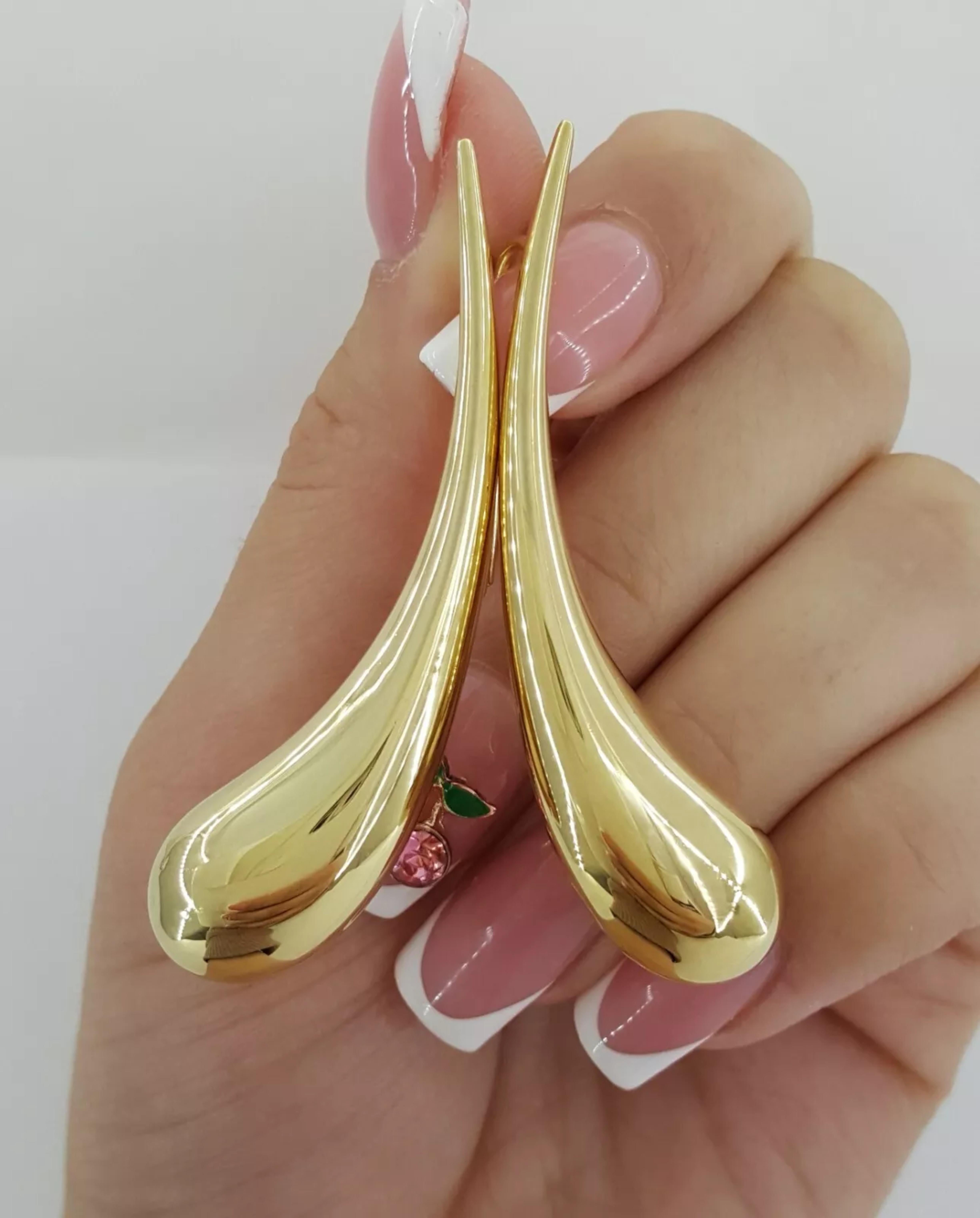 Tiffany & Co. Elsa Peretti Teardrop 18K Yellow Gold Hook Earrings In New Condition For Sale In Chicago, IL