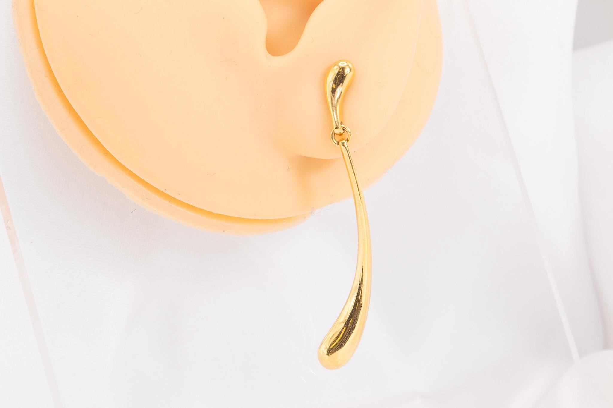 Tiffany & Co. Elsa Peretti Teardrop Dangle Earrings in 18K Yellow Gold In Excellent Condition For Sale In Houston, TX