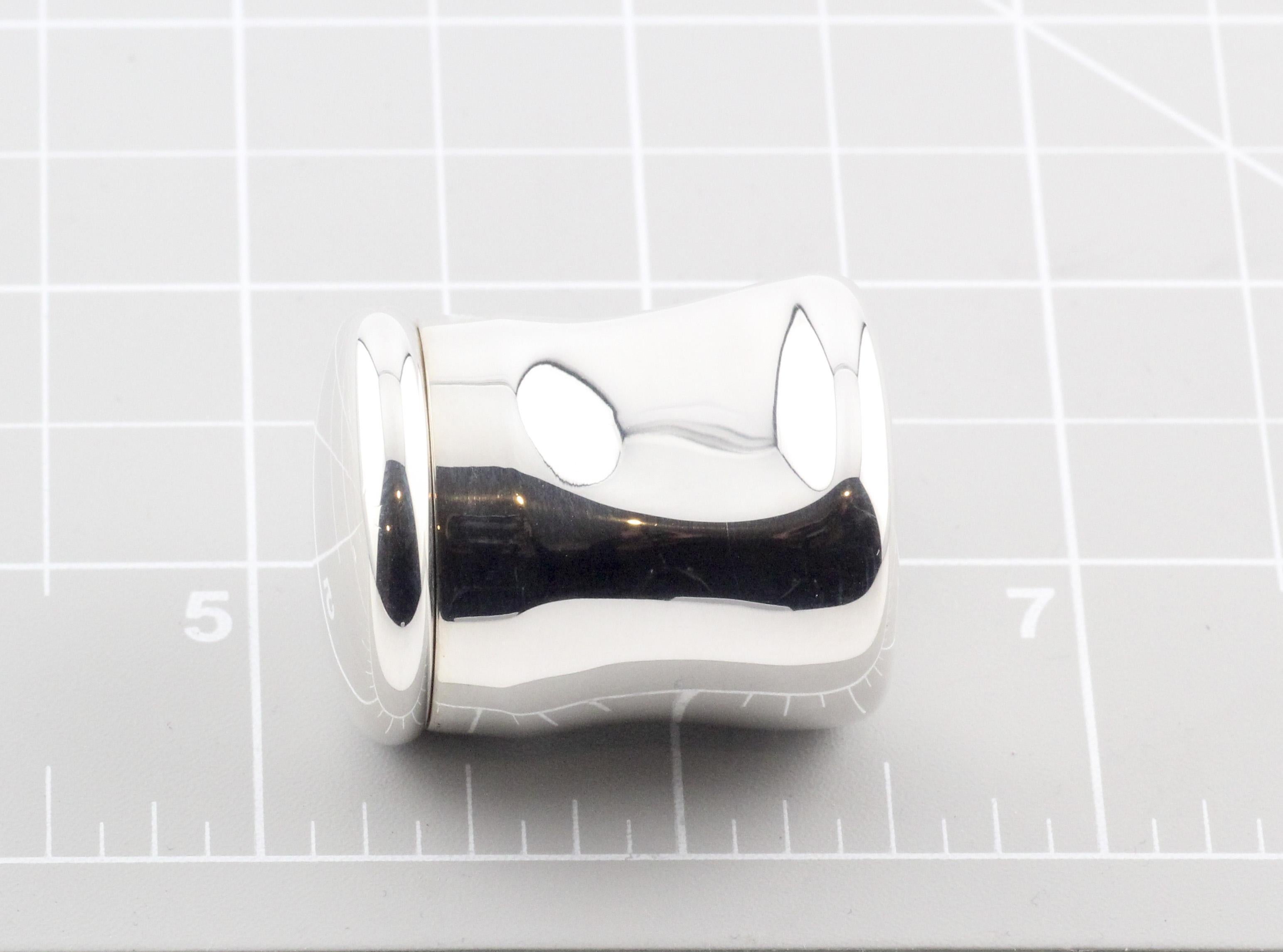 Tiffany & Co. Elsa Peretti Boîte à pilules en argent Sterling avec empreinte de pouce en vente 5