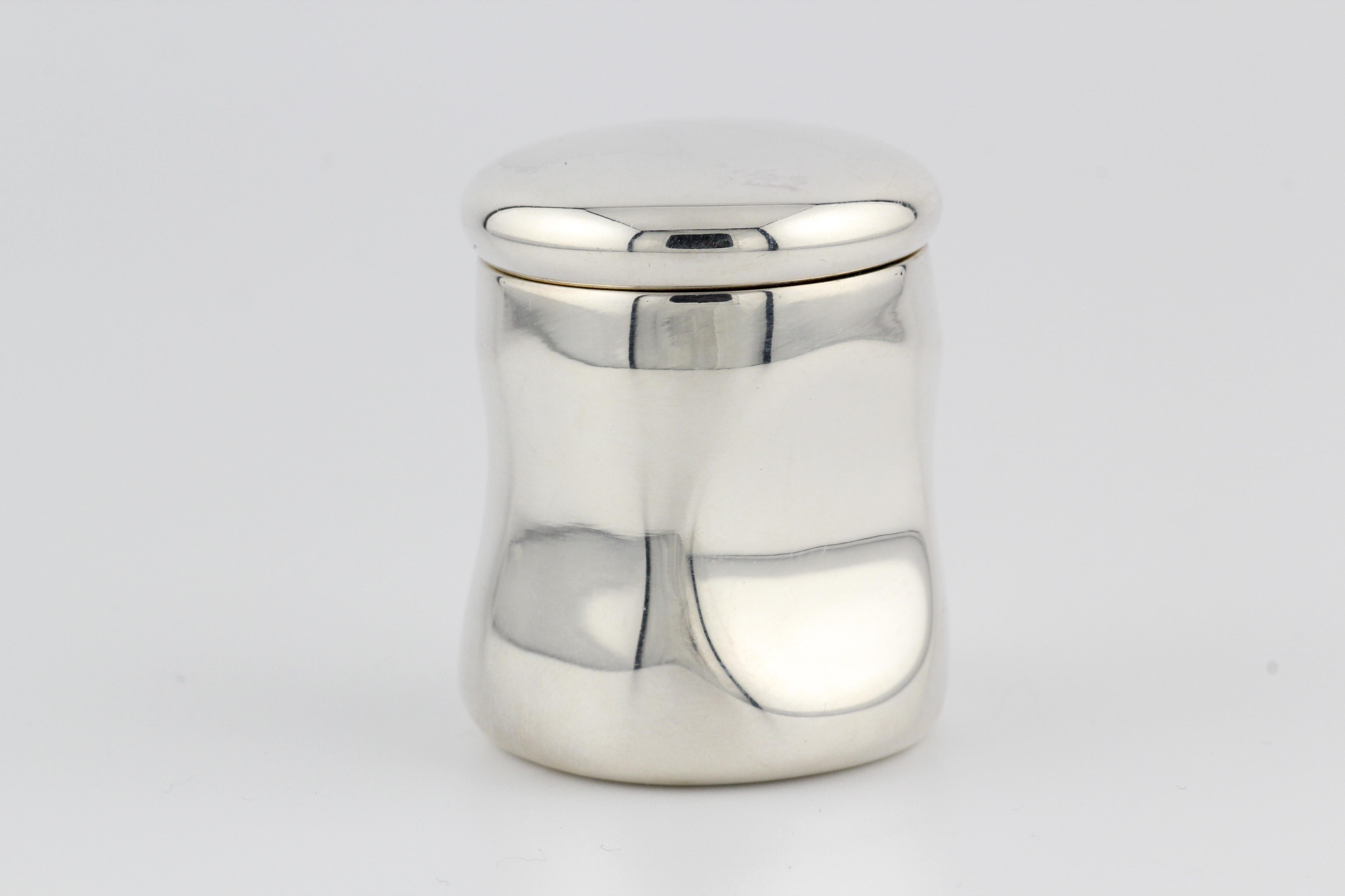 Contemporain Tiffany & Co. Elsa Peretti Boîte à pilules en argent Sterling avec empreinte de pouce en vente