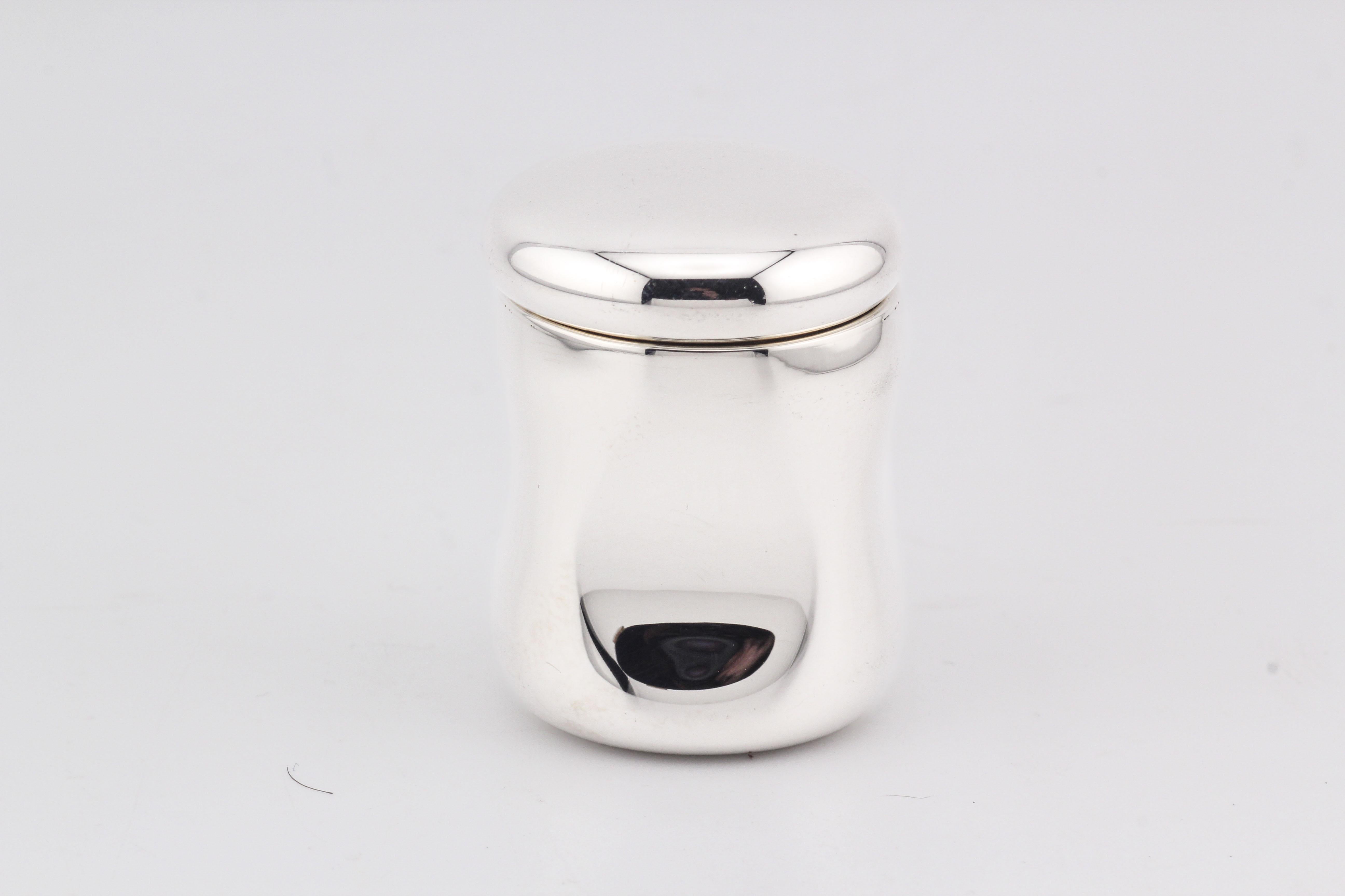 Contemporain Tiffany & Co. Elsa Peretti Boîte à pilules en argent Sterling avec empreinte de pouce en vente