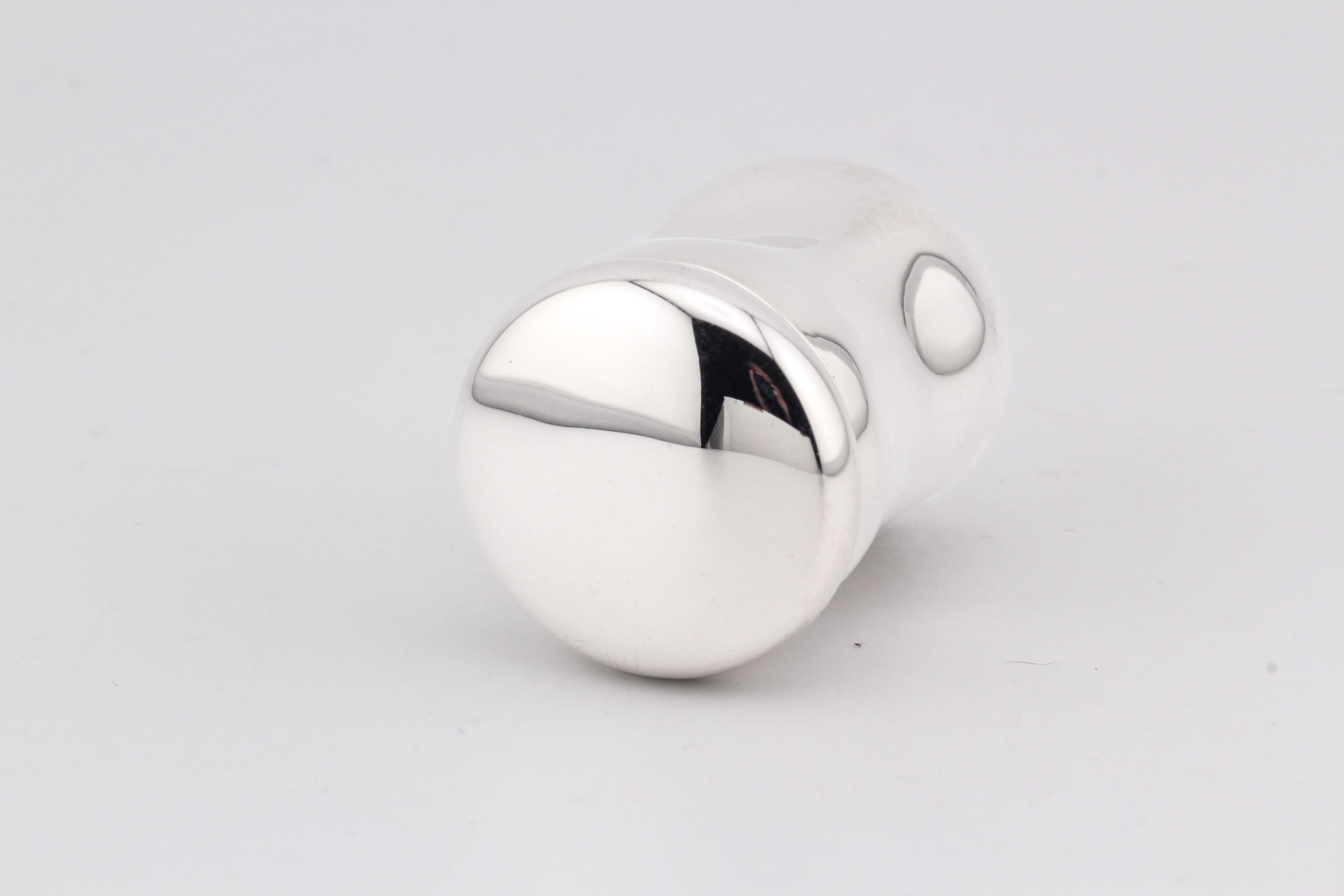 Tiffany & Co. Elsa Peretti Boîte à pilules en argent Sterling avec empreinte de pouce Unisexe en vente