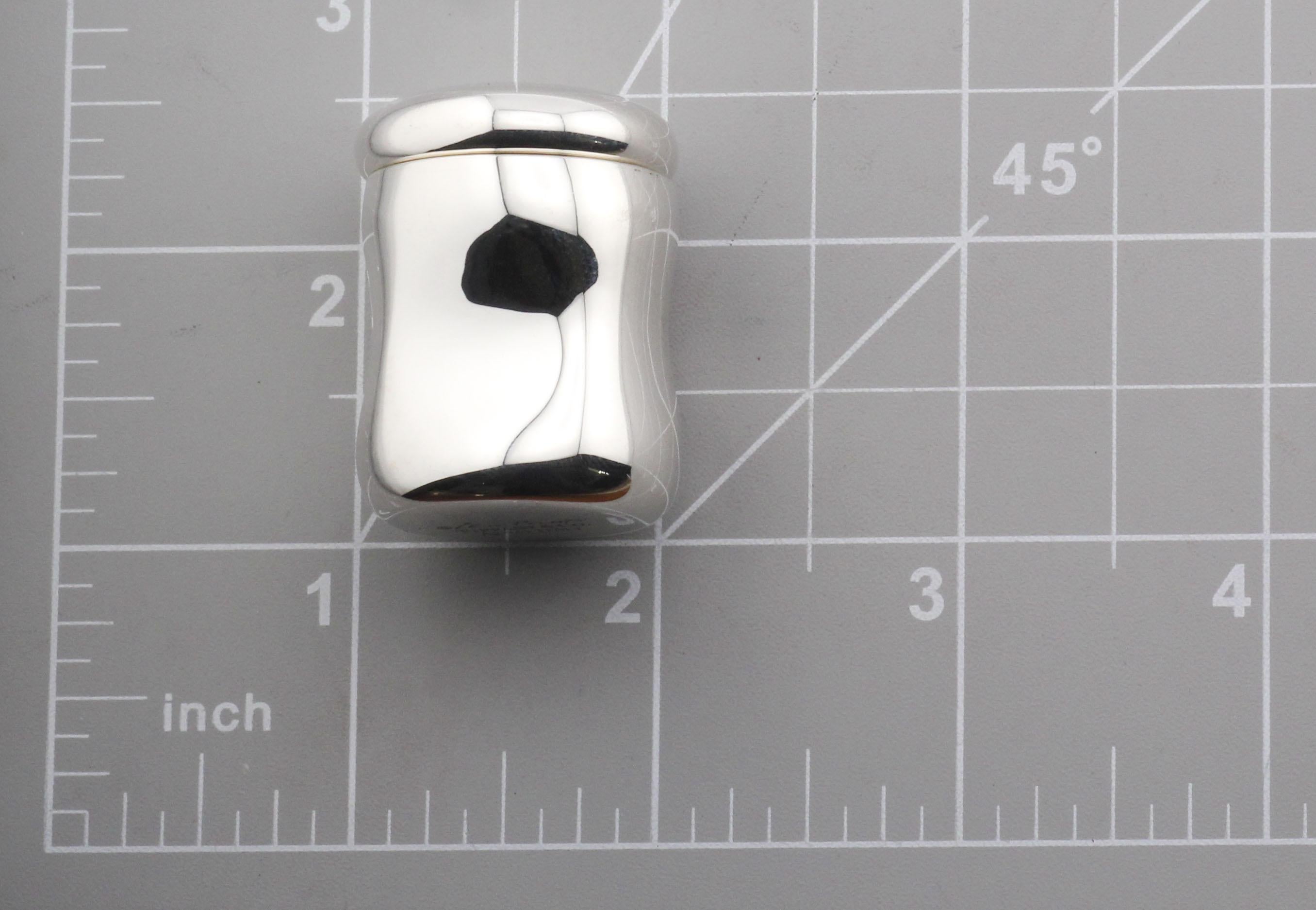 Tiffany & Co. Elsa Peretti Boîte à pilules en argent Sterling avec empreinte de pouce en vente 3