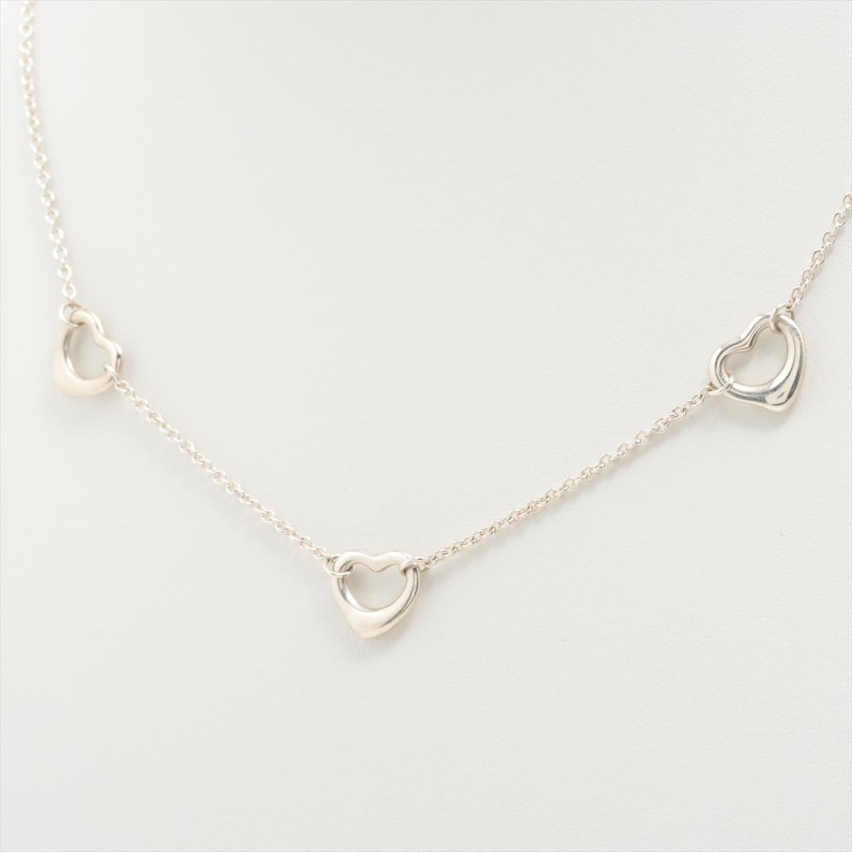 The Tiffany & Co. Return To Tiffany Oval Tag Necklace in Silver is an iconic and timeless piece of jewelry that epitomizes elegance and sophistication. Crafted from high-quality sterling silver, the necklace features a classic oval-shaped pendant