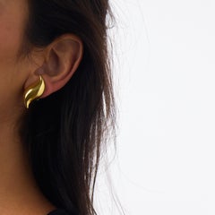 Tiffany & Co. Elsa Peretti vintage 18k yellow gold clip on earrings