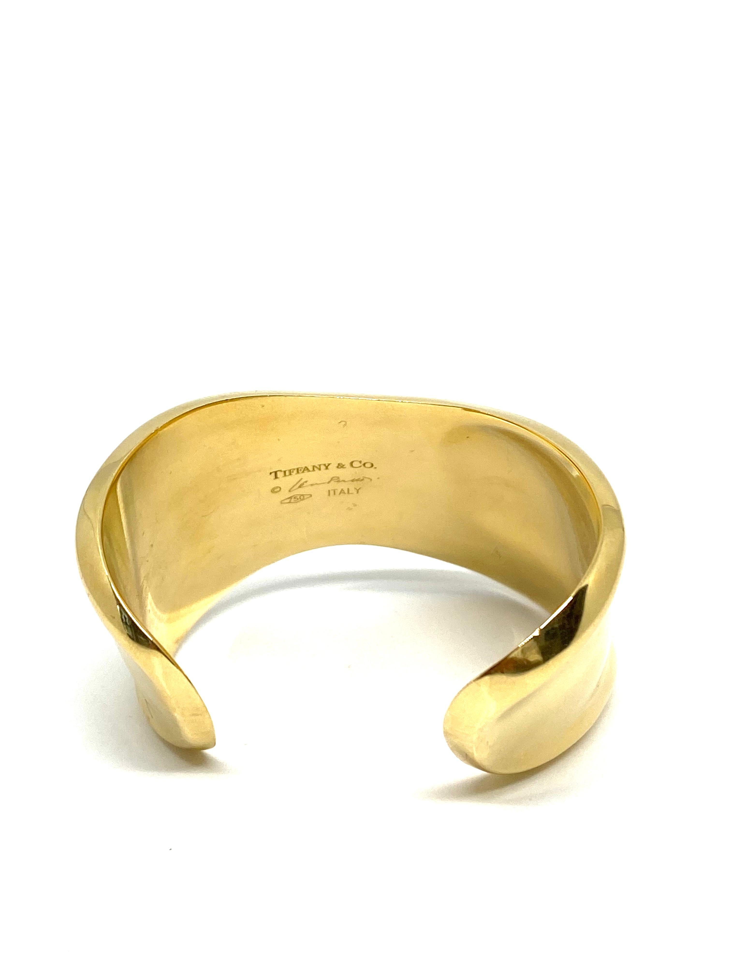 Product details:
18K yellow gold
43mm wide
Opening is 26mm
Inner circumference is 5.75