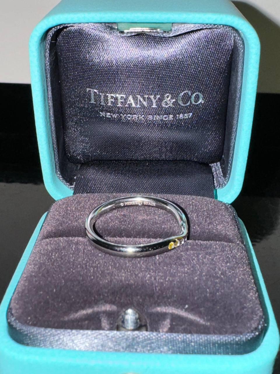 Tiffany Co Elsa Perreti Curved Platinum band ring with Yellow Diamonds 
Size 6
Yellow Diamonds: 0.06 ctw 
PT950
Comes within the original box 
Brand new , no defects , no signs of wear 
