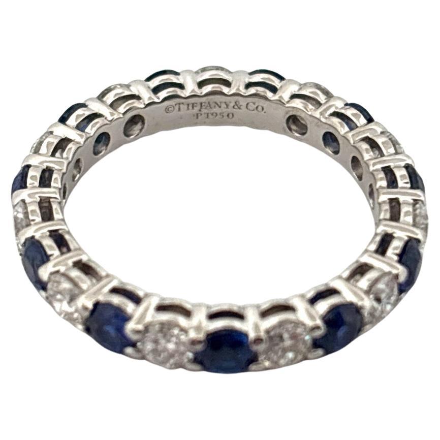 Cet exquis bracelet d'éternité Tiffany & Co. est réalisé de main de maître dans un luxueux platine (PT950), témoignant de l'engagement de la marque en faveur d'une élégance intemporelle et d'un savoir-faire artisanal de qualité supérieure. Le design