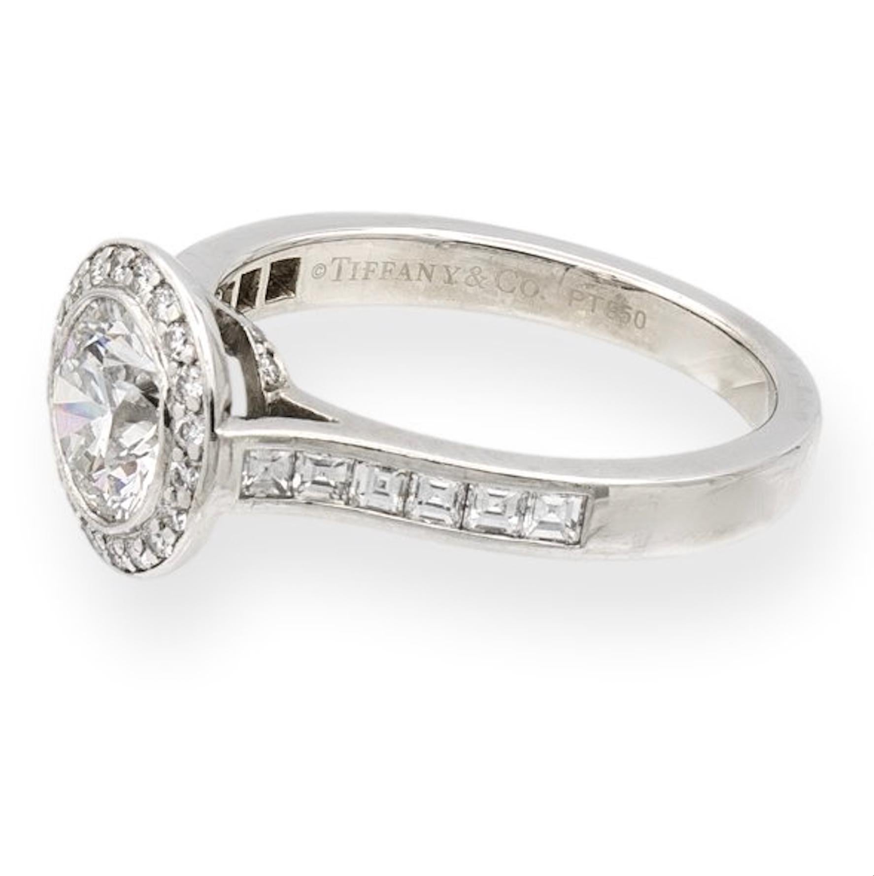 Tiffany & Co. Verlobungsring aus Platin mit rundem Diamant-Halo 1,07 Karat GVVS1 (Zeitgenössisch) im Angebot