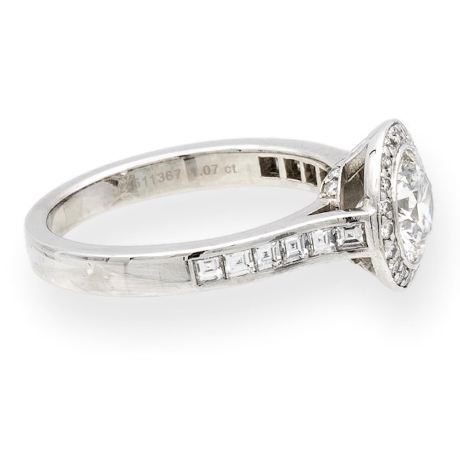 Tiffany & Co. Verlobungsring aus Platin mit rundem Diamant-Halo 1,07 Karat GVVS1 Damen im Angebot