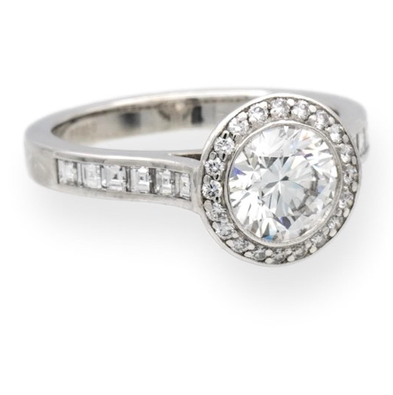 Tiffany & Co. Verlobungsring aus Platin mit rundem Diamant-Halo 1,07 Karat GVVS1 im Angebot 1