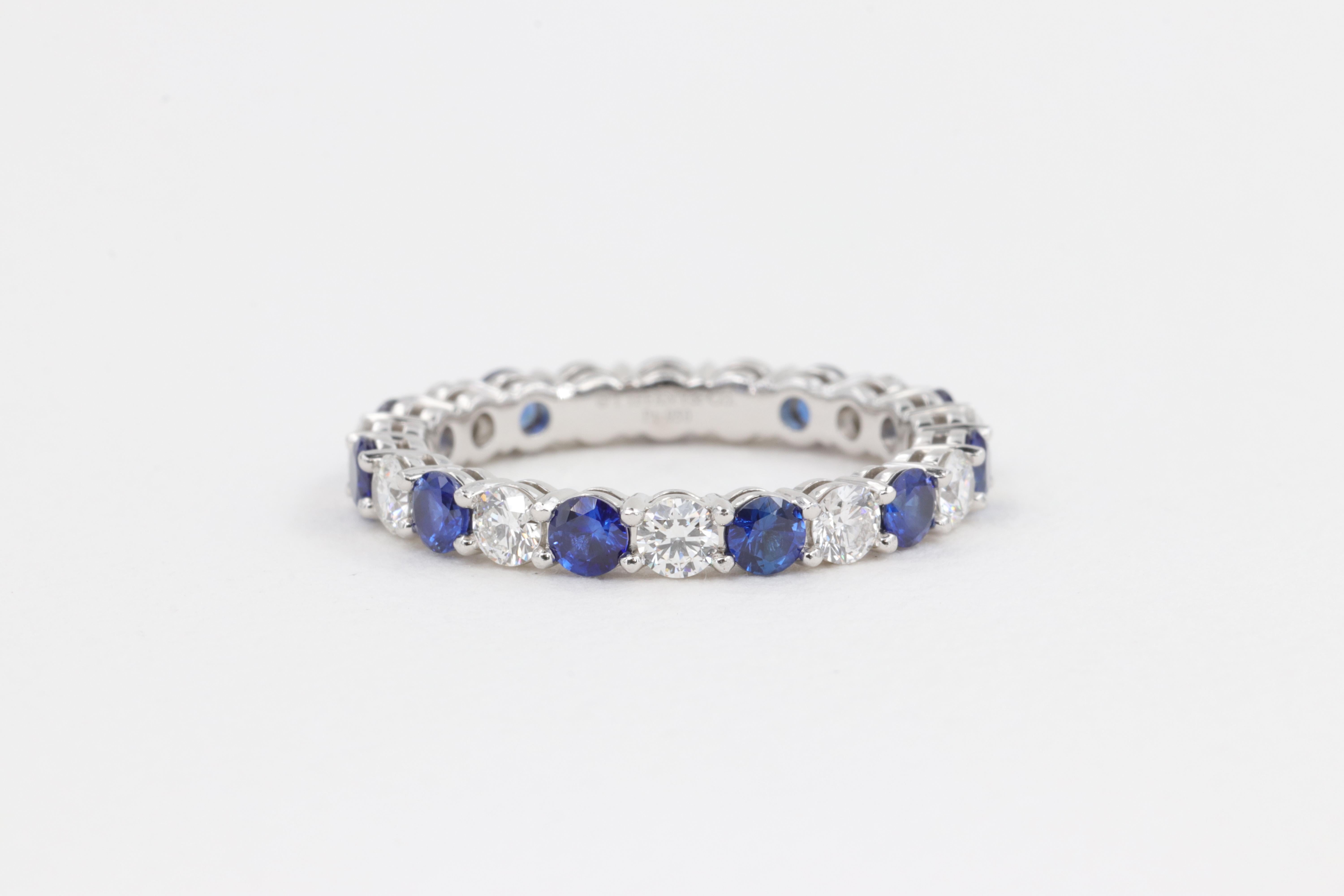 Tiffany & Co. Embrace Saphir und Diamant Eternity Band Ring Set in Platin  (Rundschliff) im Angebot