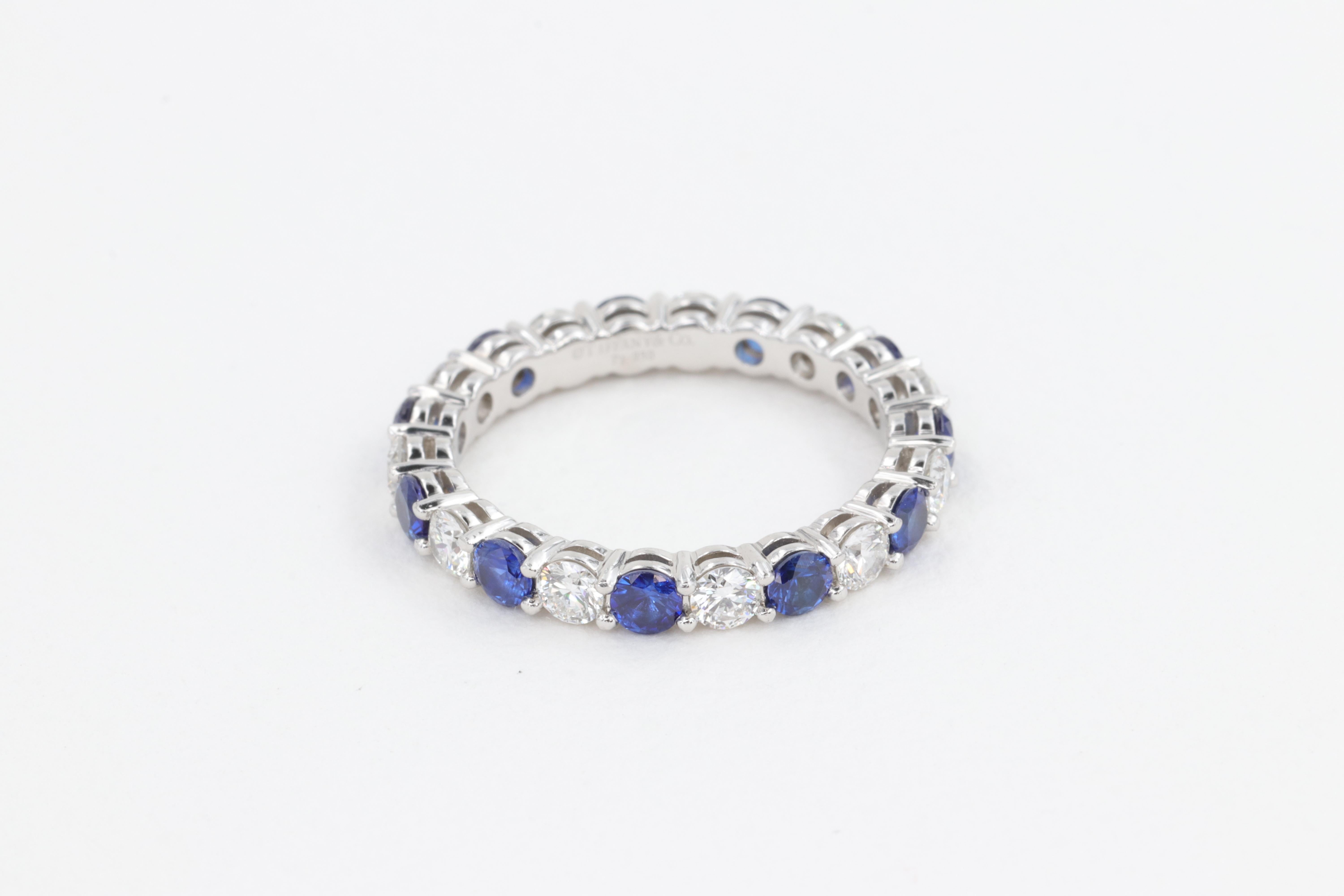 Tiffany & Co. Embrace Saphir und Diamant Eternity Band Ring Set in Platin  für Damen oder Herren im Angebot
