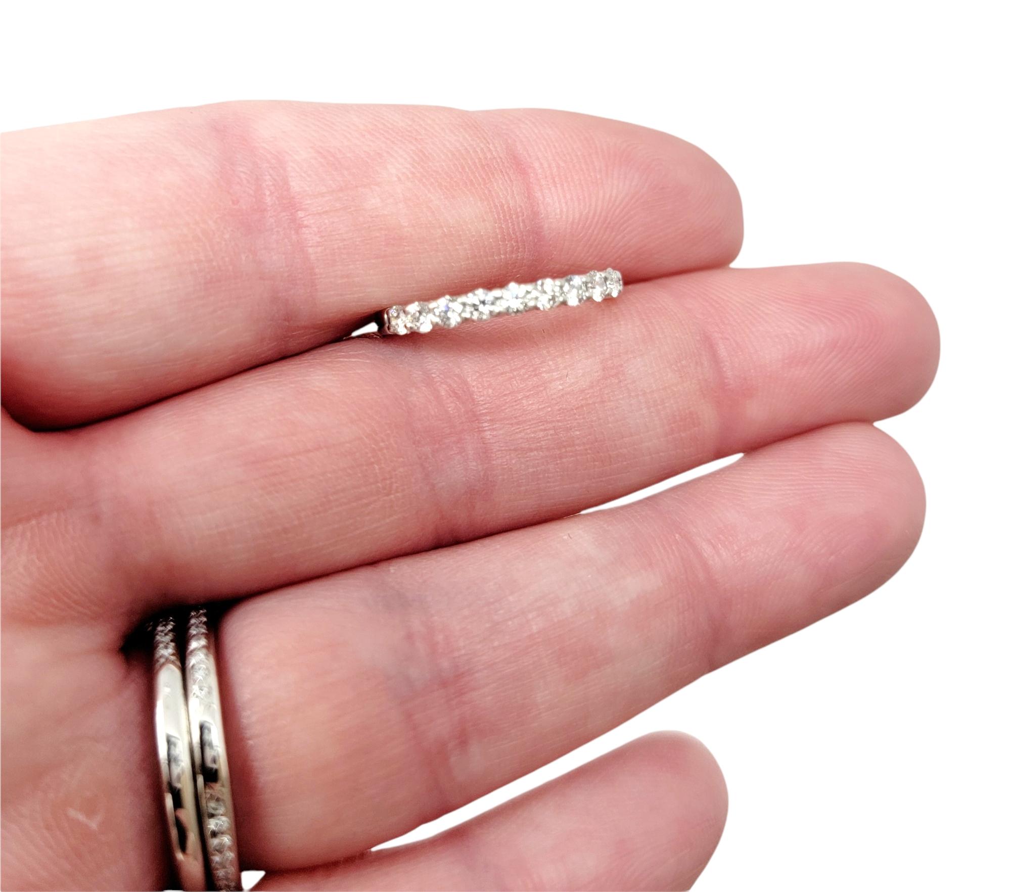 Tiffany & Co. Embrace Semi-Eternity Bague à anneau en platine avec 9 diamants ronds en vente 6