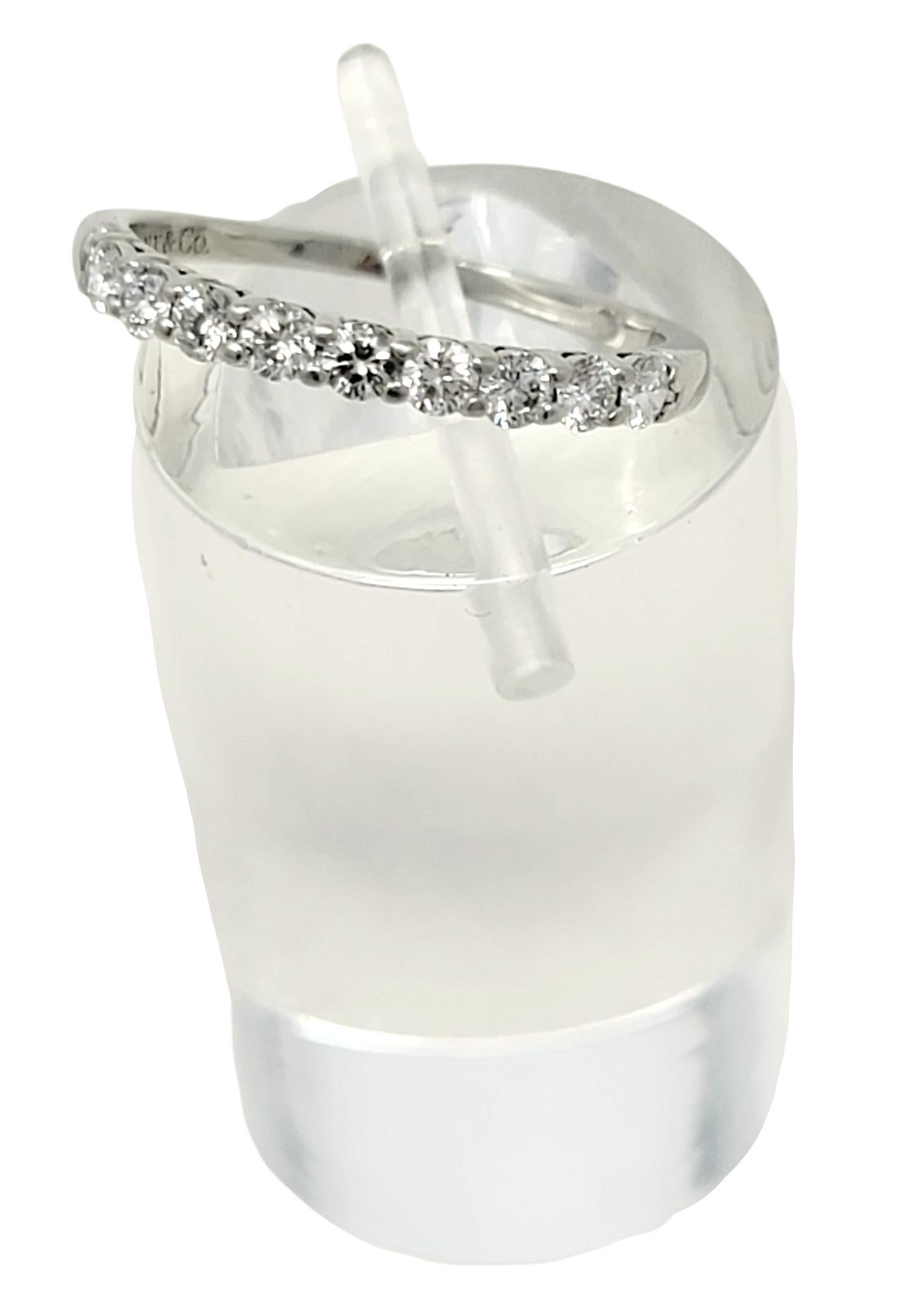 Tiffany & Co. Embrace Semi-Eternity Bague à anneau en platine avec 9 diamants ronds en vente 8