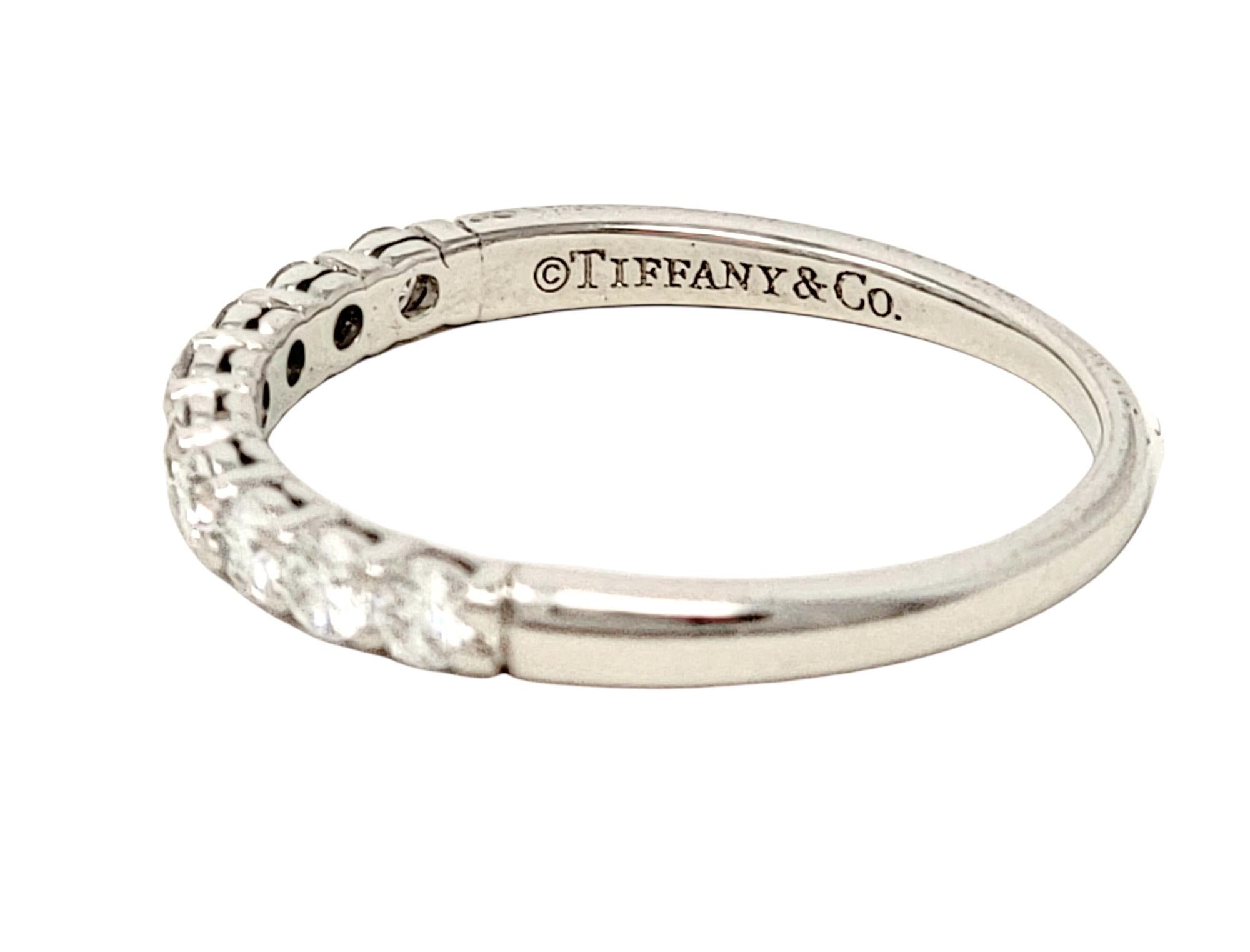 Taille ronde Tiffany & Co. Embrace Semi-Eternity Bague à anneau en platine avec 9 diamants ronds en vente