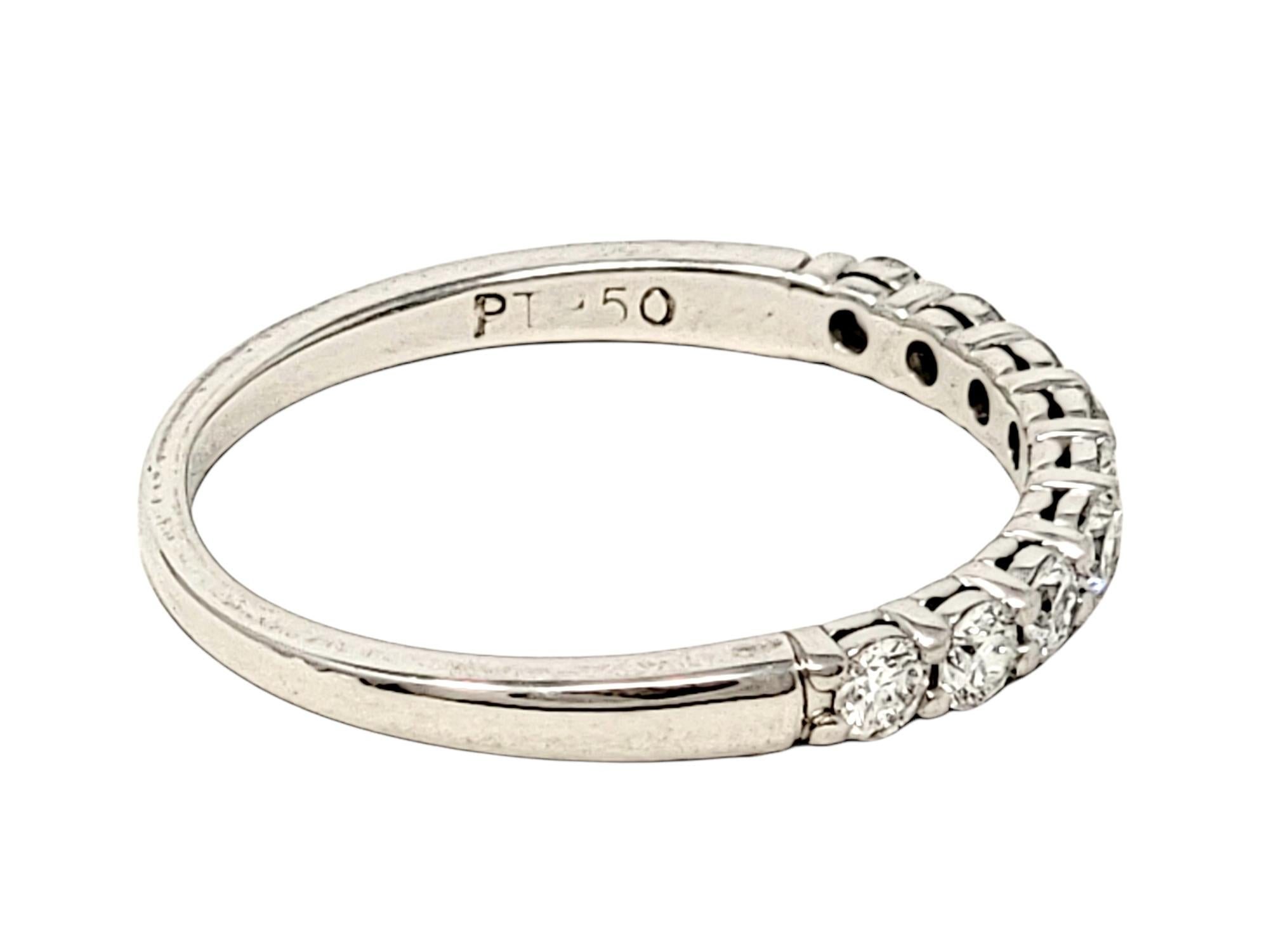 Tiffany & Co. Embrace Semi-Eternity Bague à anneau en platine avec 9 diamants ronds Excellent état - En vente à Scottsdale, AZ