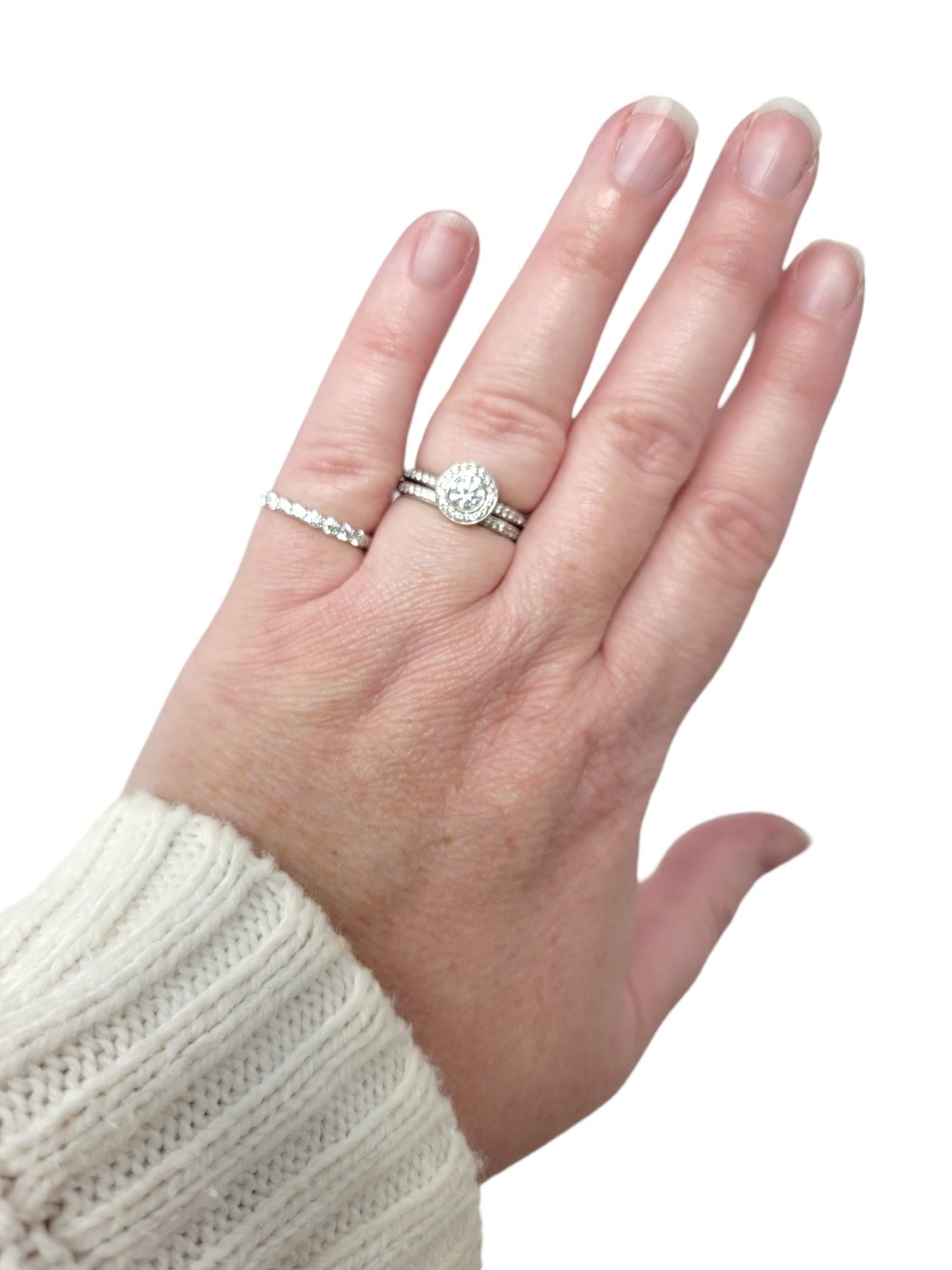 Tiffany & Co. Embrace Semi-Eternity Bague à anneau en platine avec 9 diamants ronds en vente 3