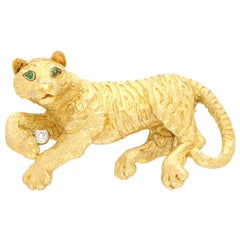Tiffany & Co. Emerald and Diamond Tiger brooch in Yellow Gold