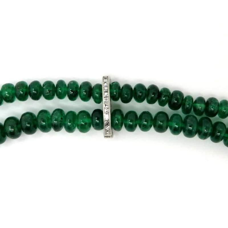 Taglio rotondo Tiffany & Co., Collana a due fili con smeraldi e diamanti in vendita